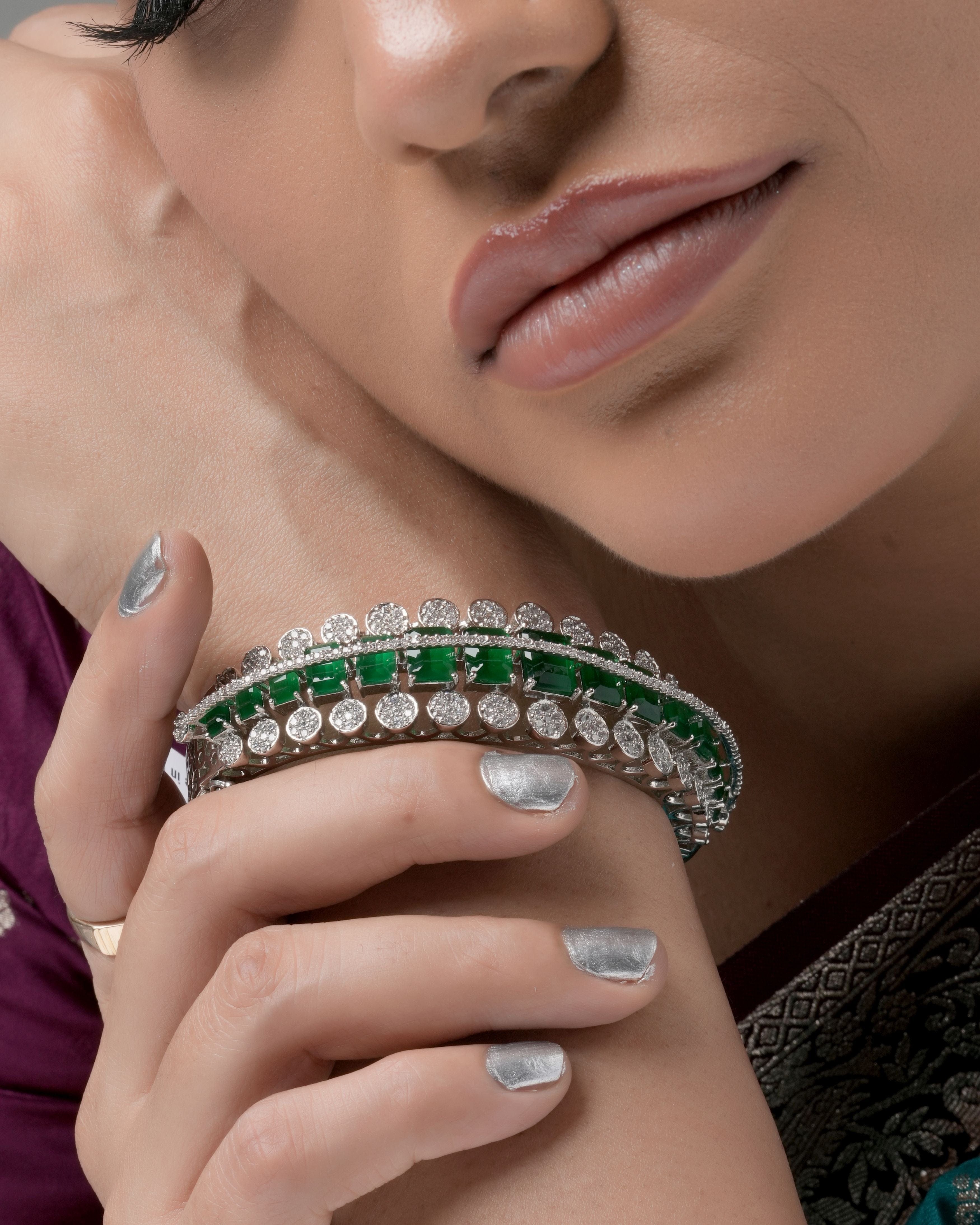Elegant Radiance – Luxe Semi precious Emerald  Colored Stone Inlay Openable Braclet with CZ