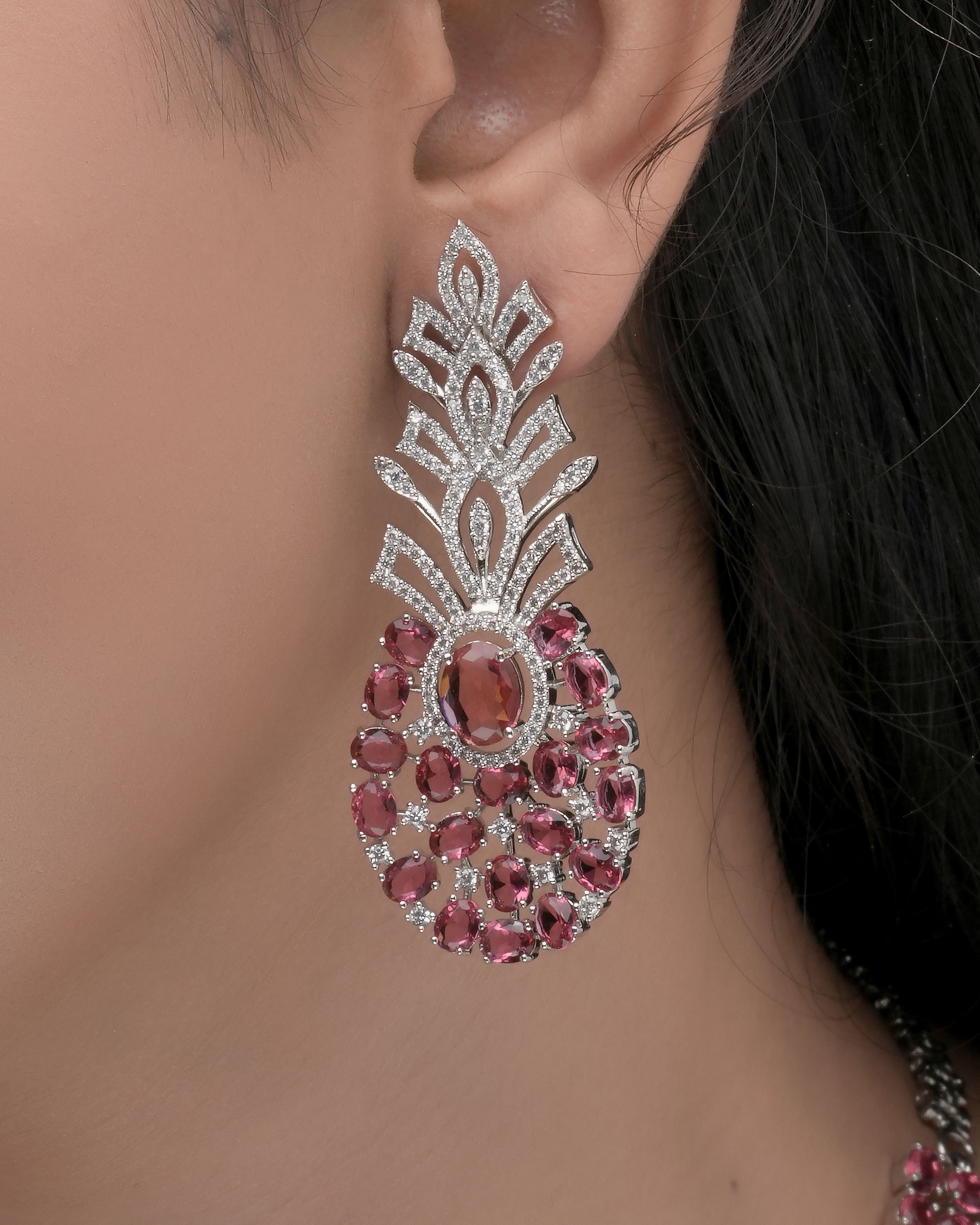 Crimson Cascade Crystal Collar – Silver Leaf Detail Choker