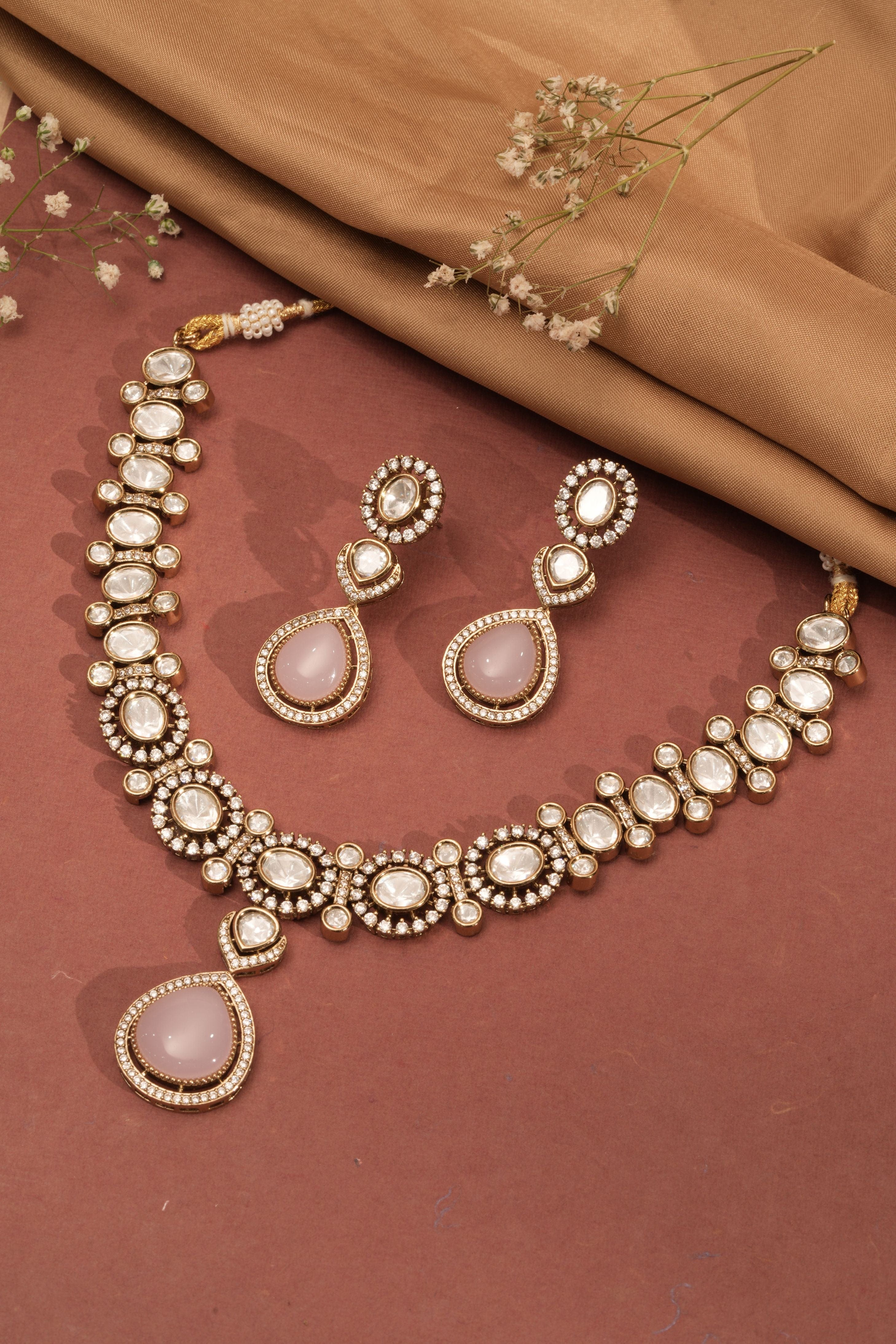 Kundan Choker Necklace with Green Moissanie Pendant
