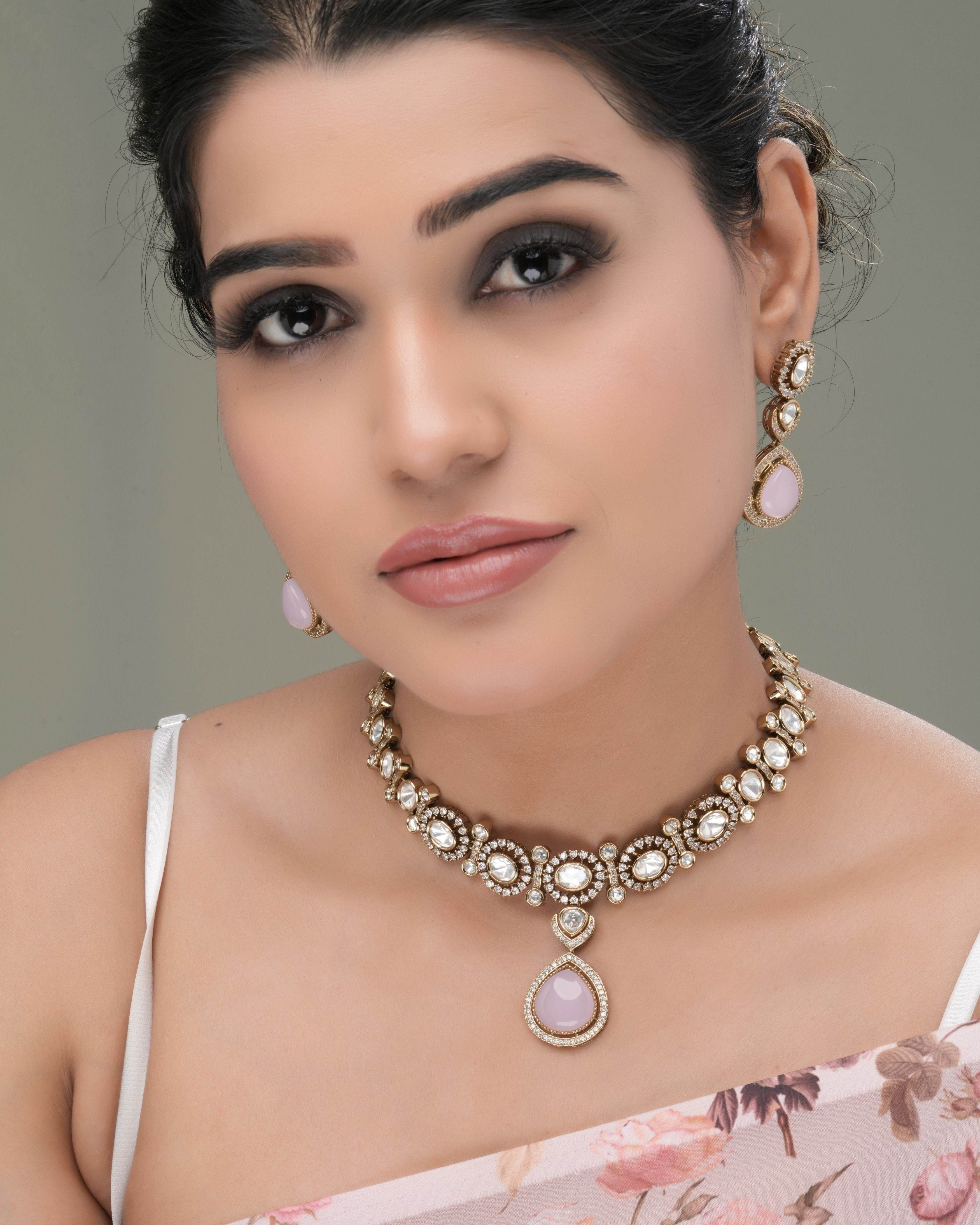 Kundan Choker Necklace with Green Moissanie Pendant