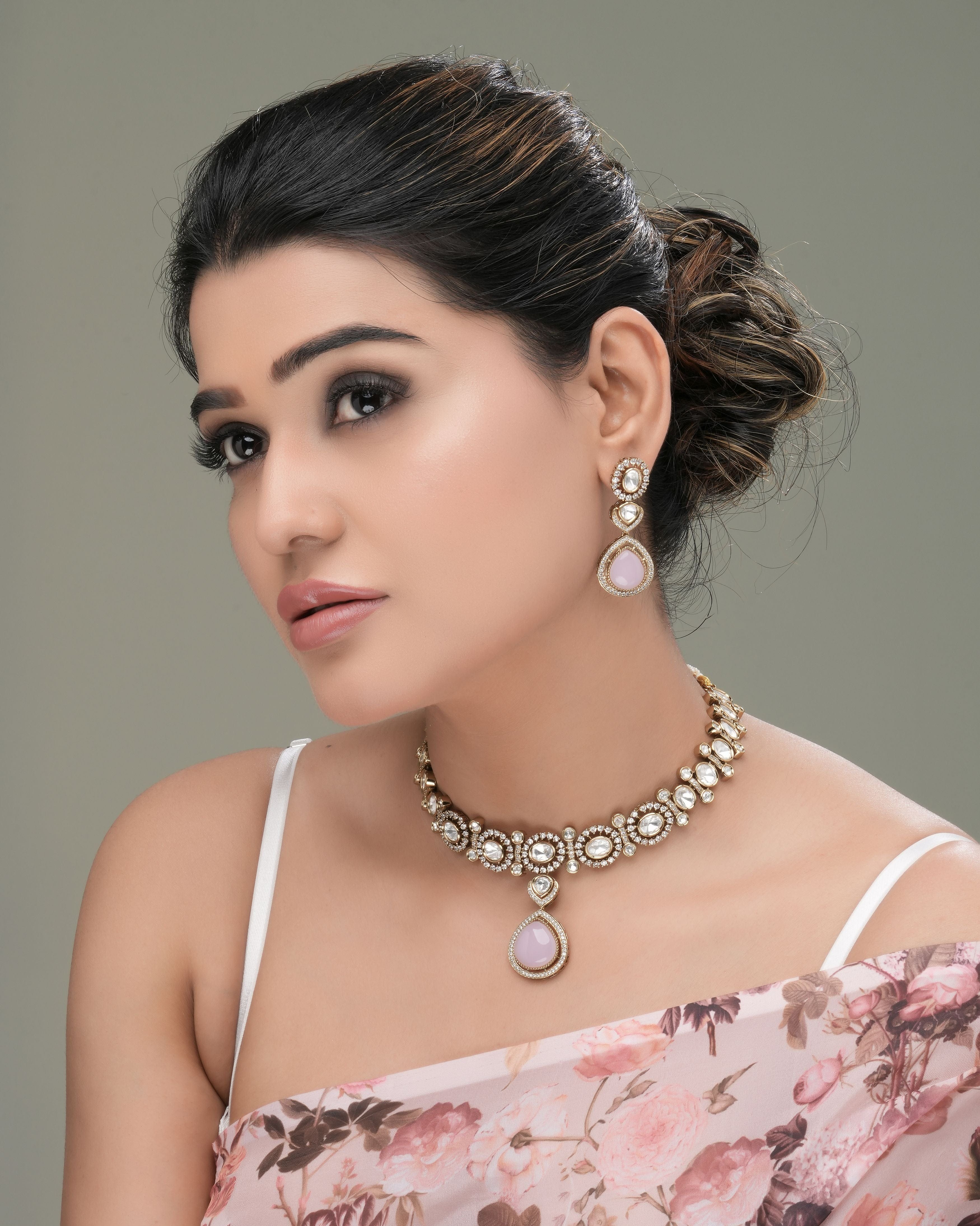 Kundan Choker Necklace with Green Moissanie Pendant