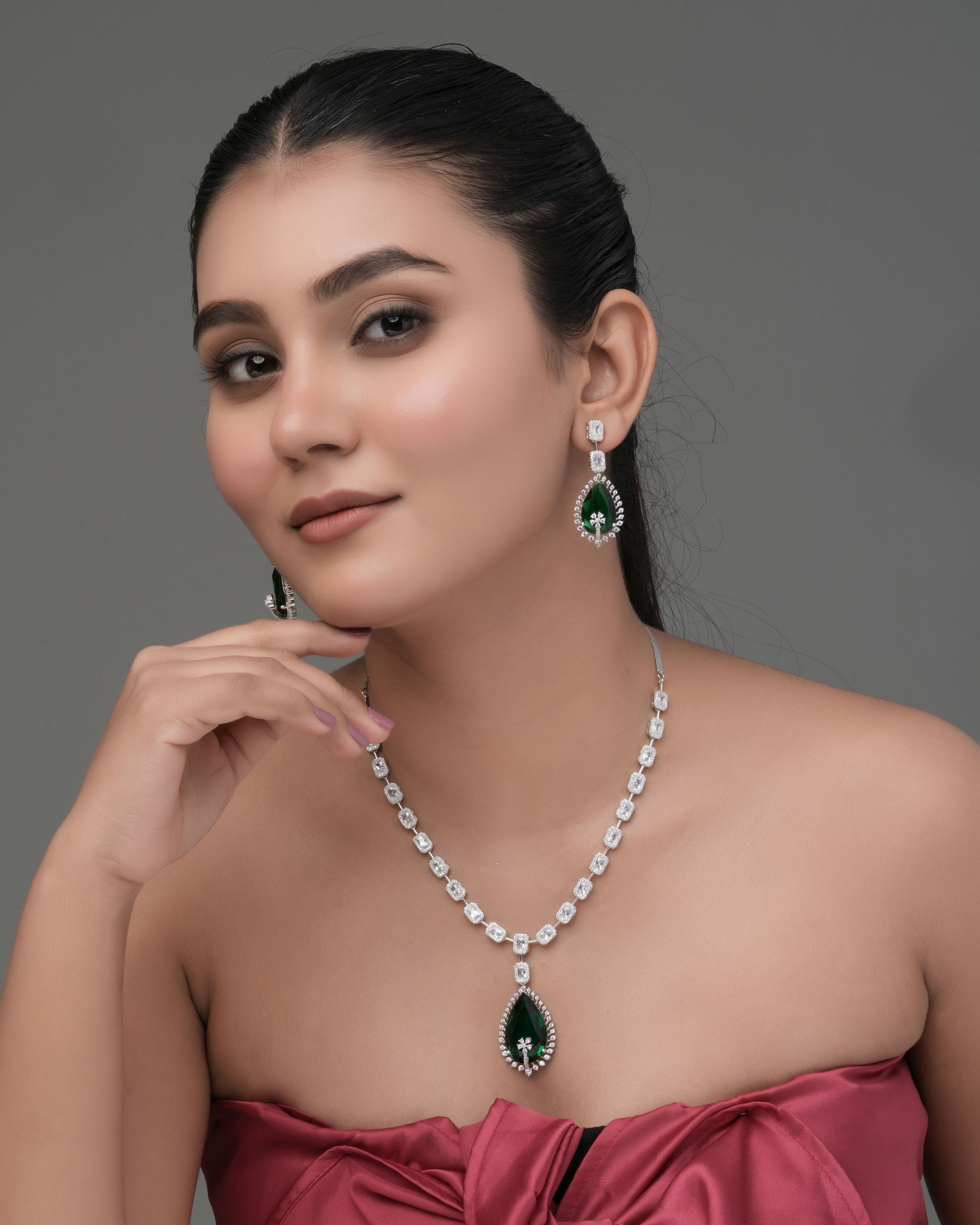 Elegant Green Teardrop Necklace & Earrings Set – Crystal Studded Statement Jewelry