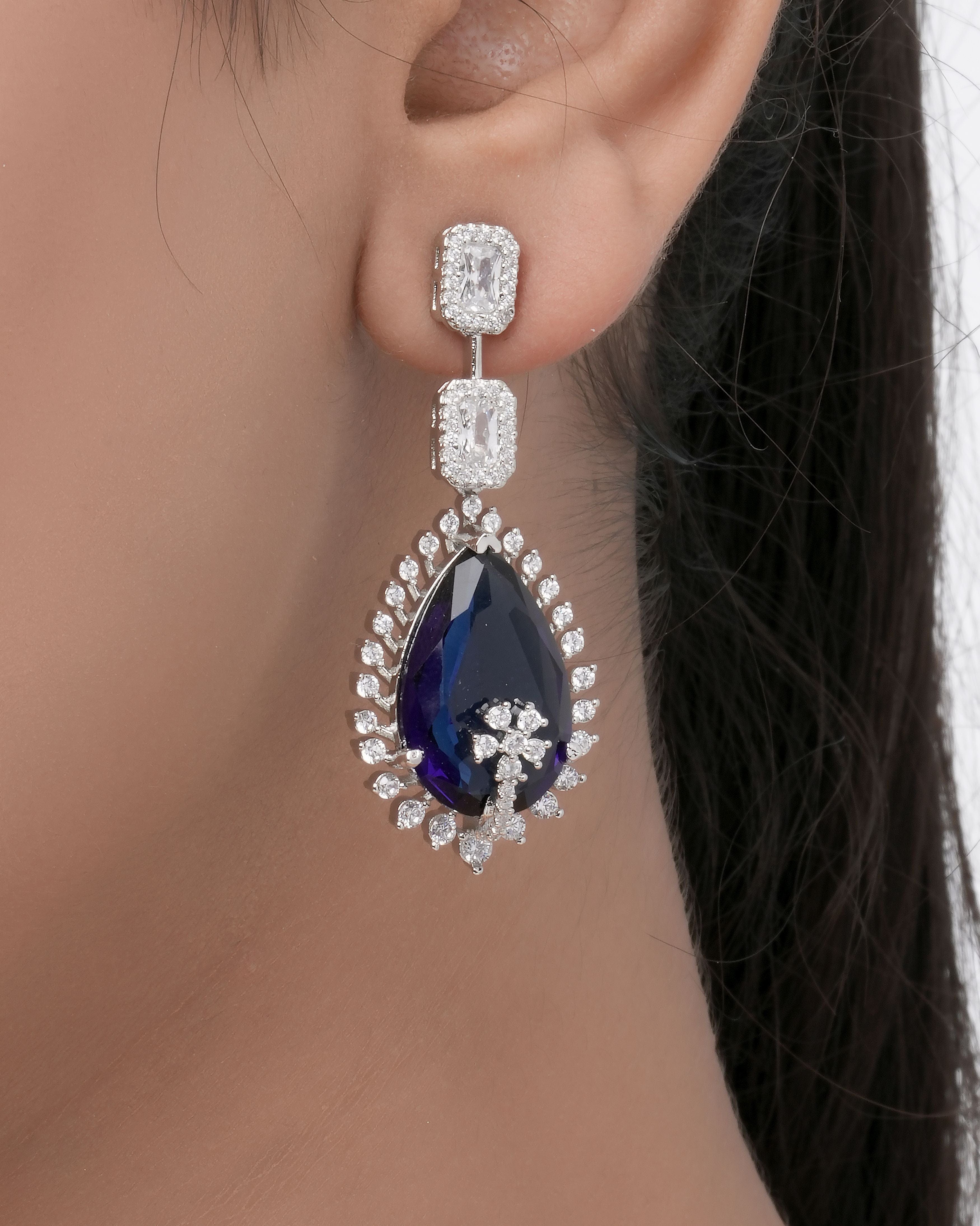 Elegant Green Teardrop Necklace & Earrings Set – Crystal Studded Statement Jewelry