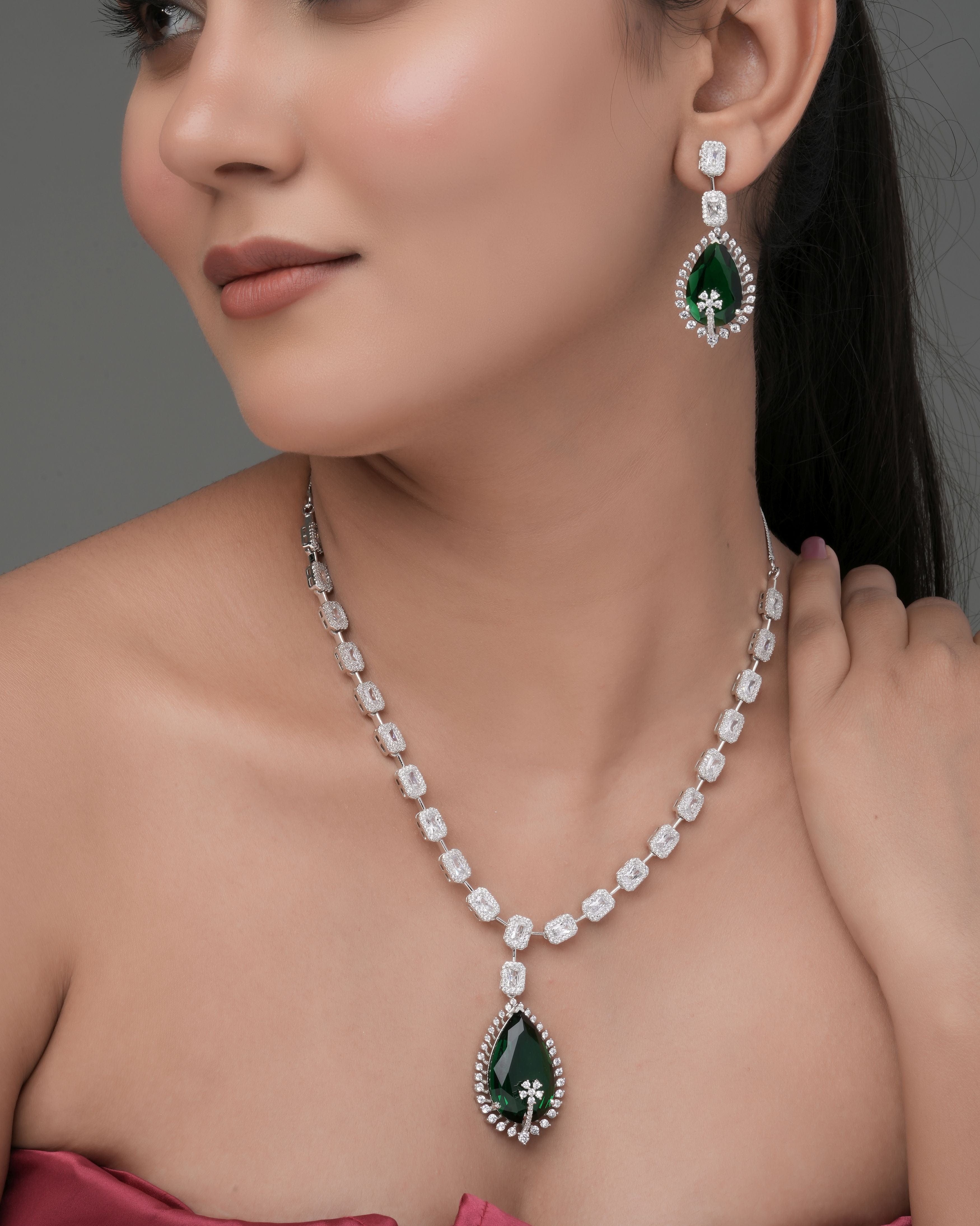 Elegant Green Teardrop Necklace & Earrings Set – Crystal Studded Statement Jewelry