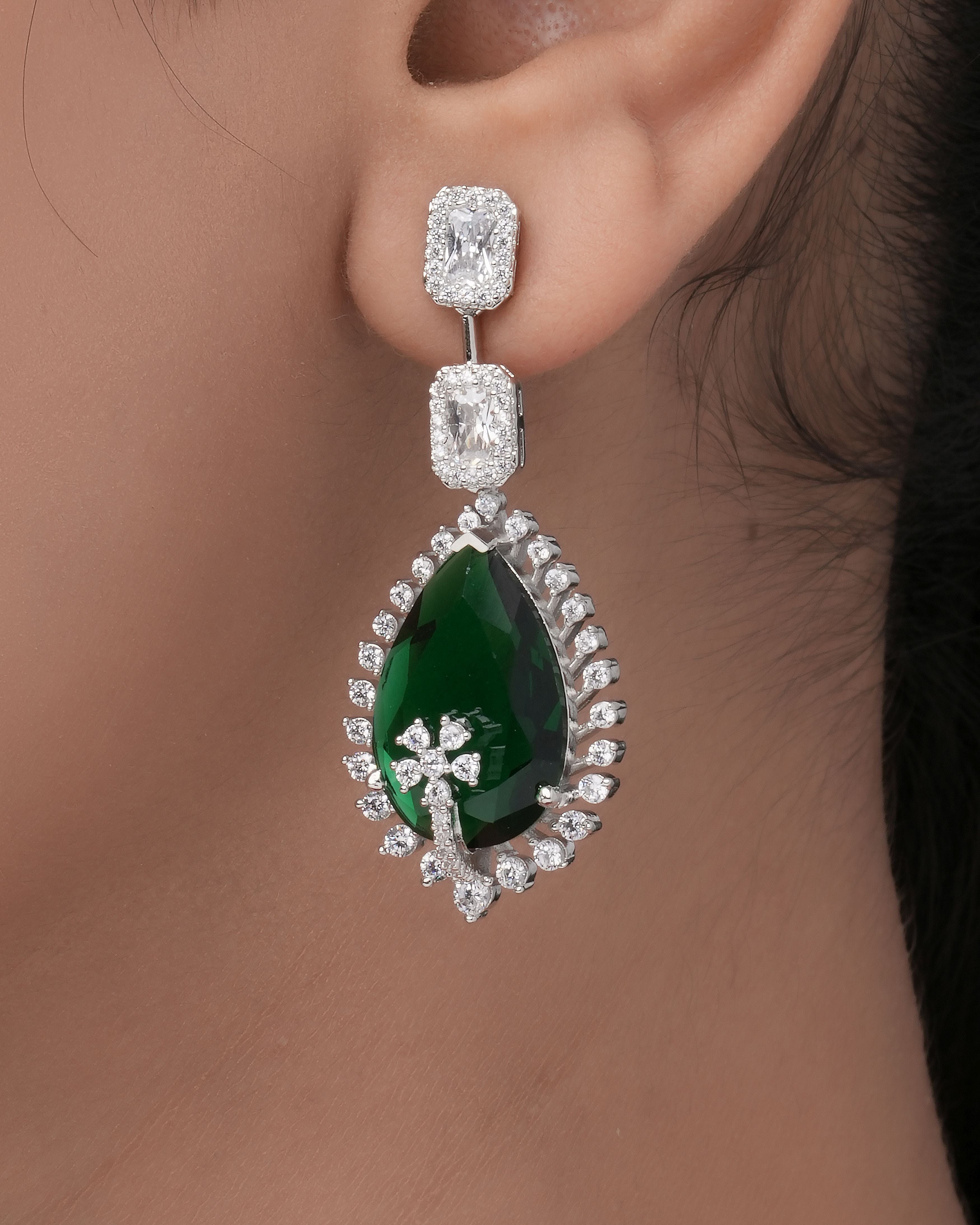 Elegant Green Teardrop Necklace & Earrings Set – Crystal Studded Statement Jewelry