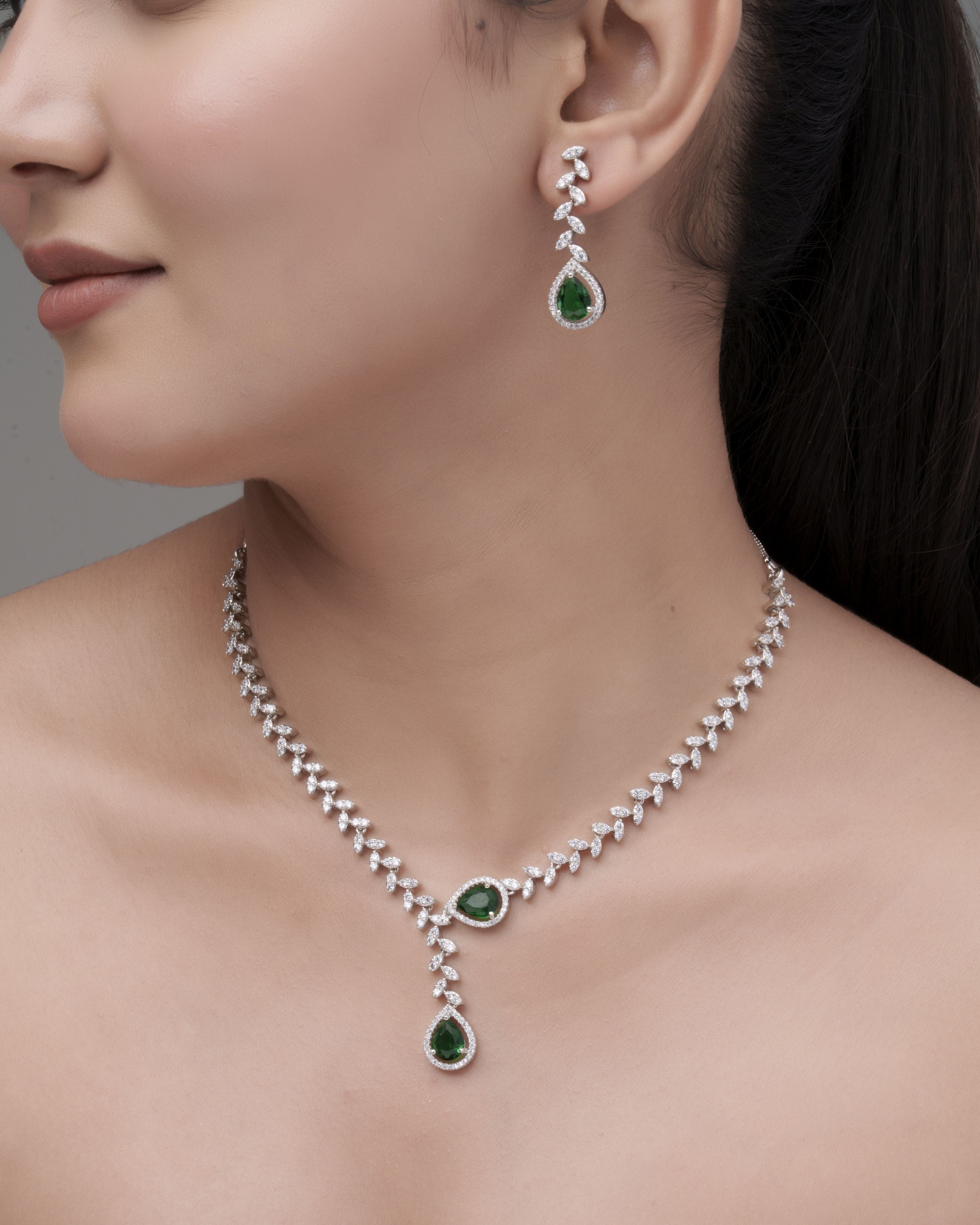 Emerald Teardrop Shine Necklace & Earrings Set