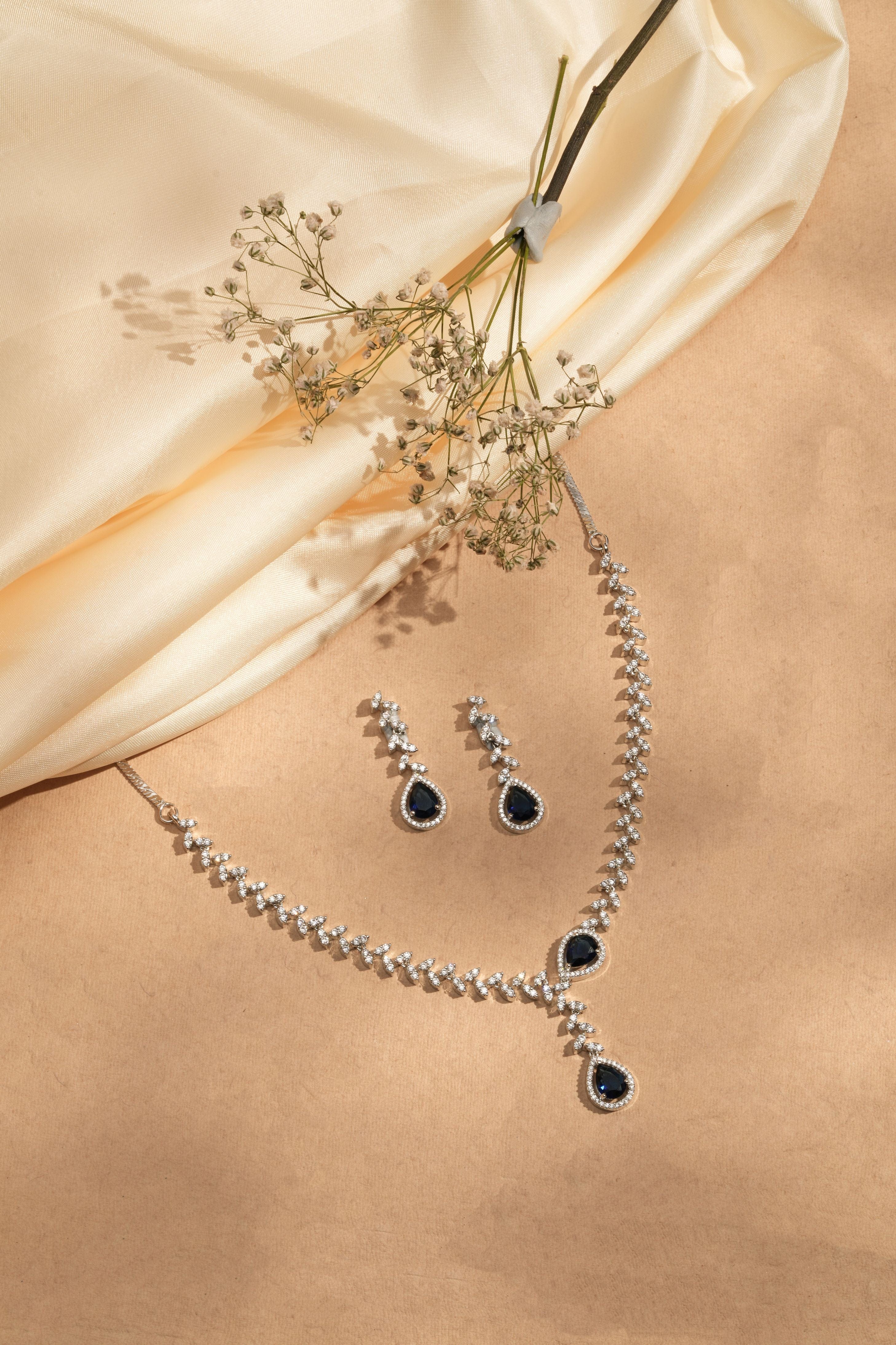 Emerald Teardrop Shine Necklace & Earrings Set