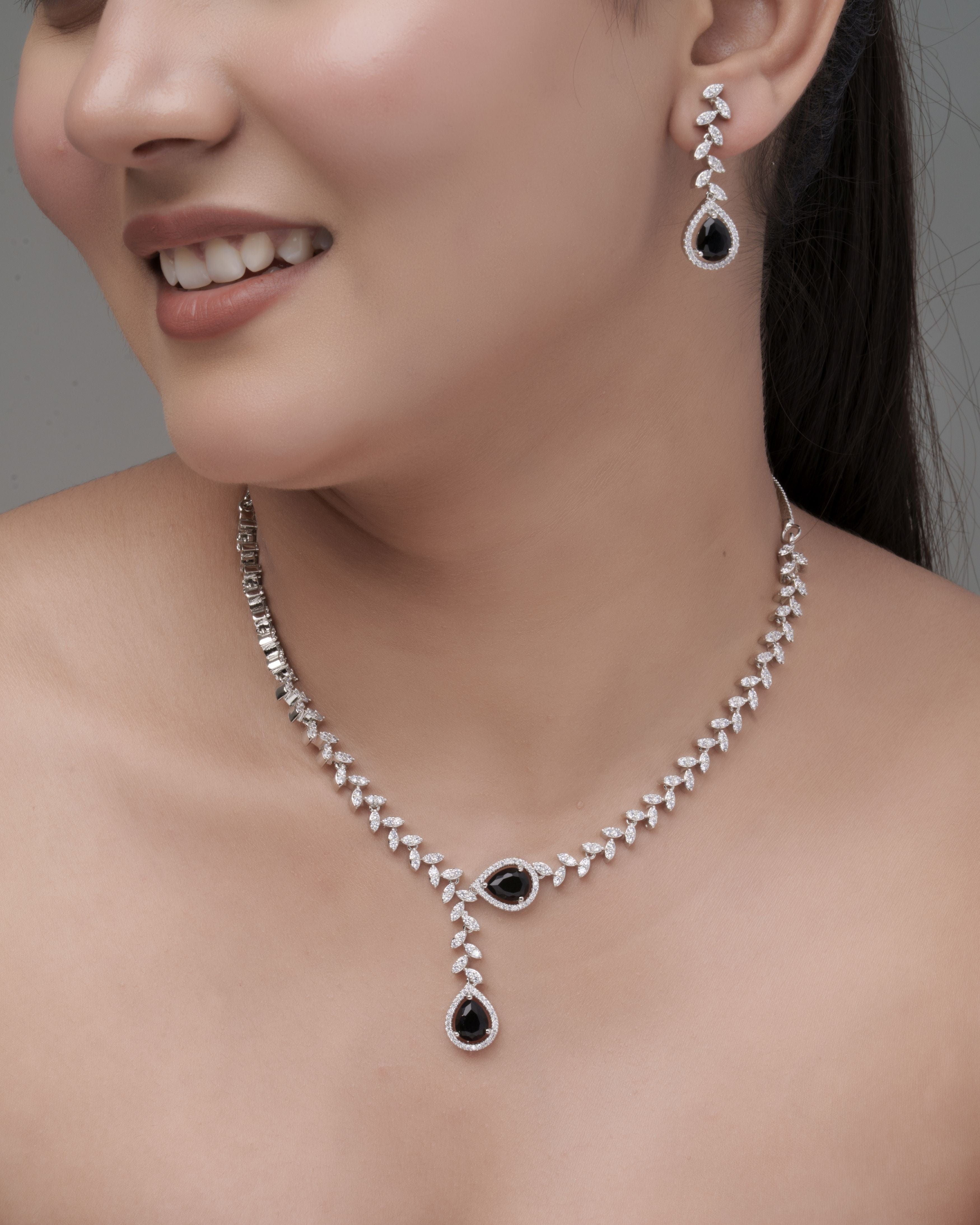 Emerald Teardrop Shine Necklace & Earrings Set