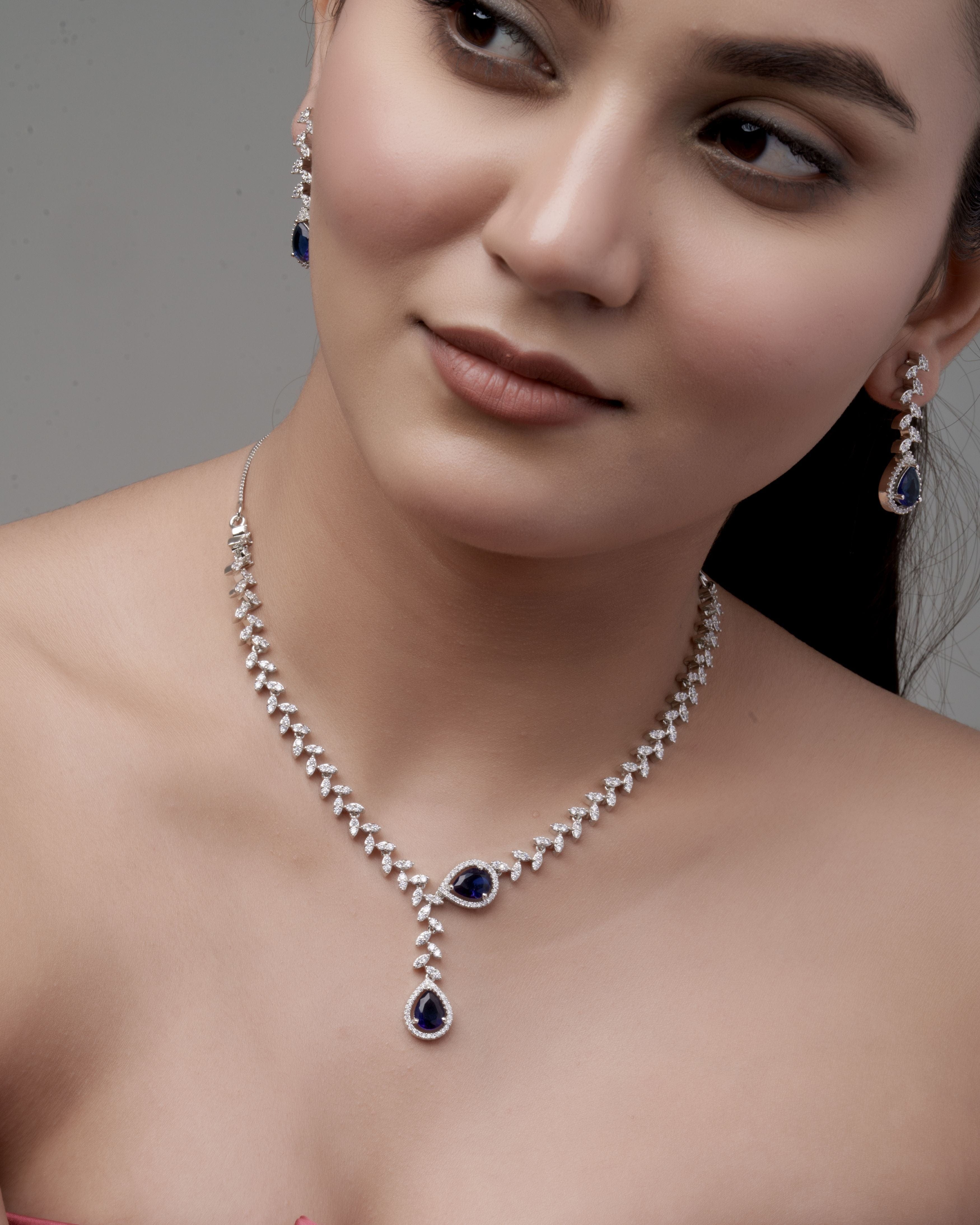 Emerald Teardrop Shine Necklace & Earrings Set