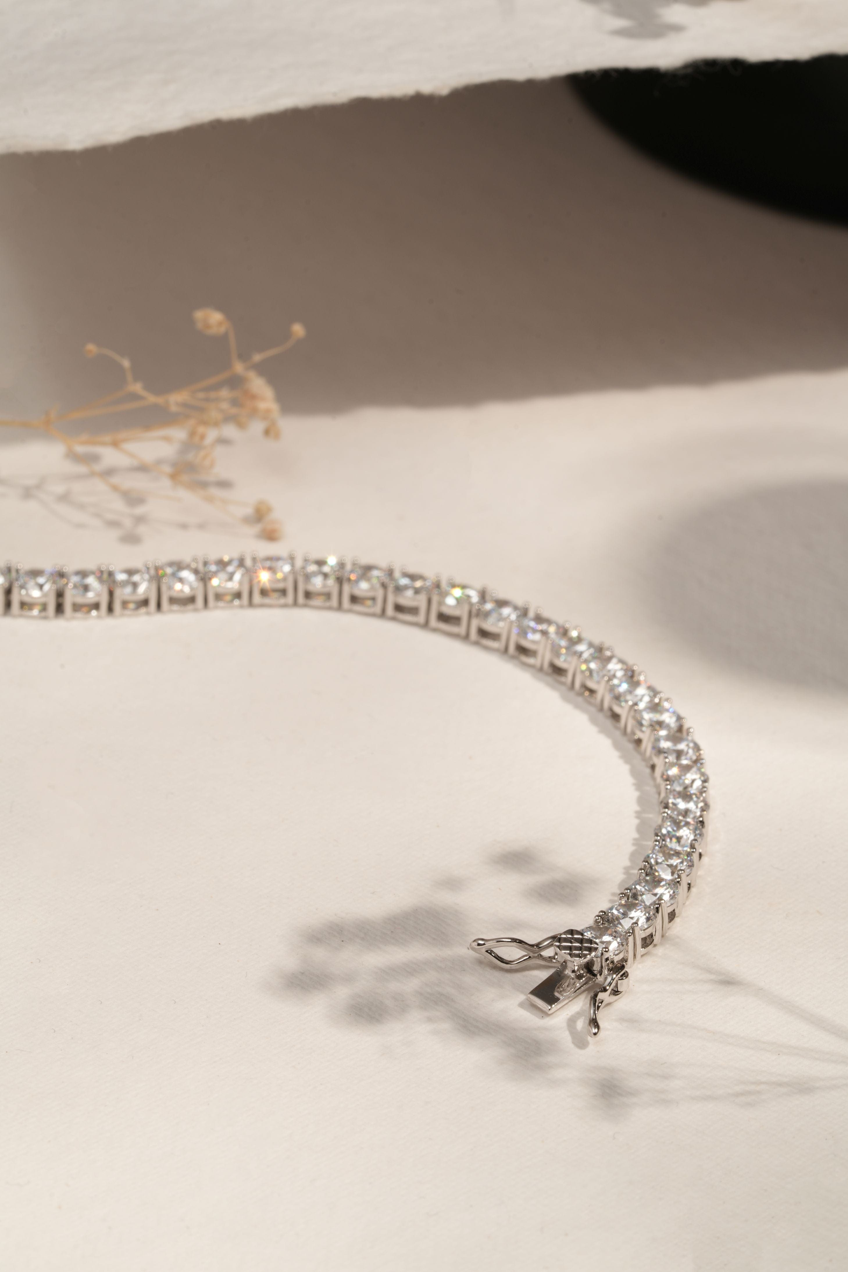 Elegance Line Crystal Tennis Bracelet – Classic Silver Sparkle