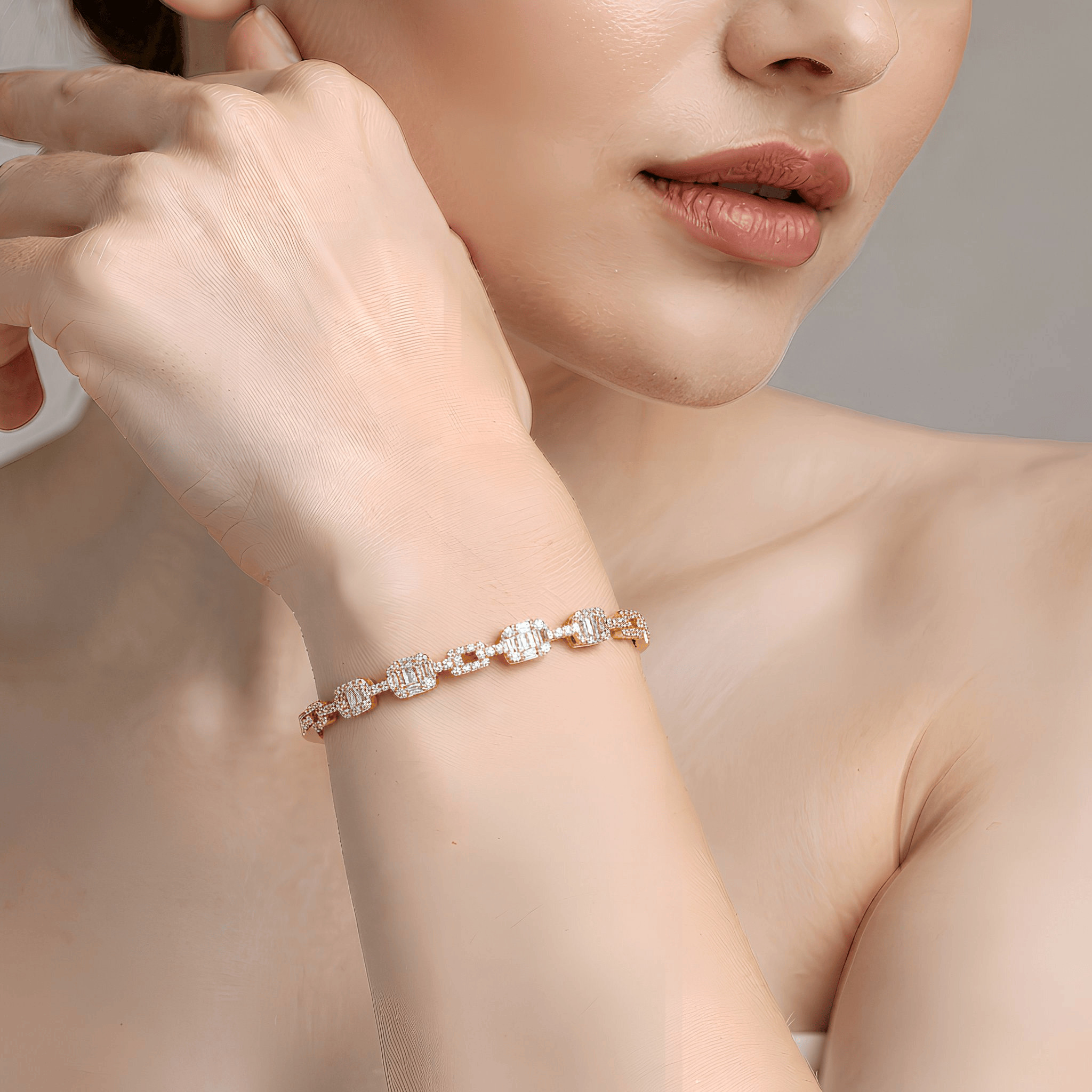 Mataari Bracelet Minimalist Gold Plated Cuban Link Cubic Zirconia Bracelet