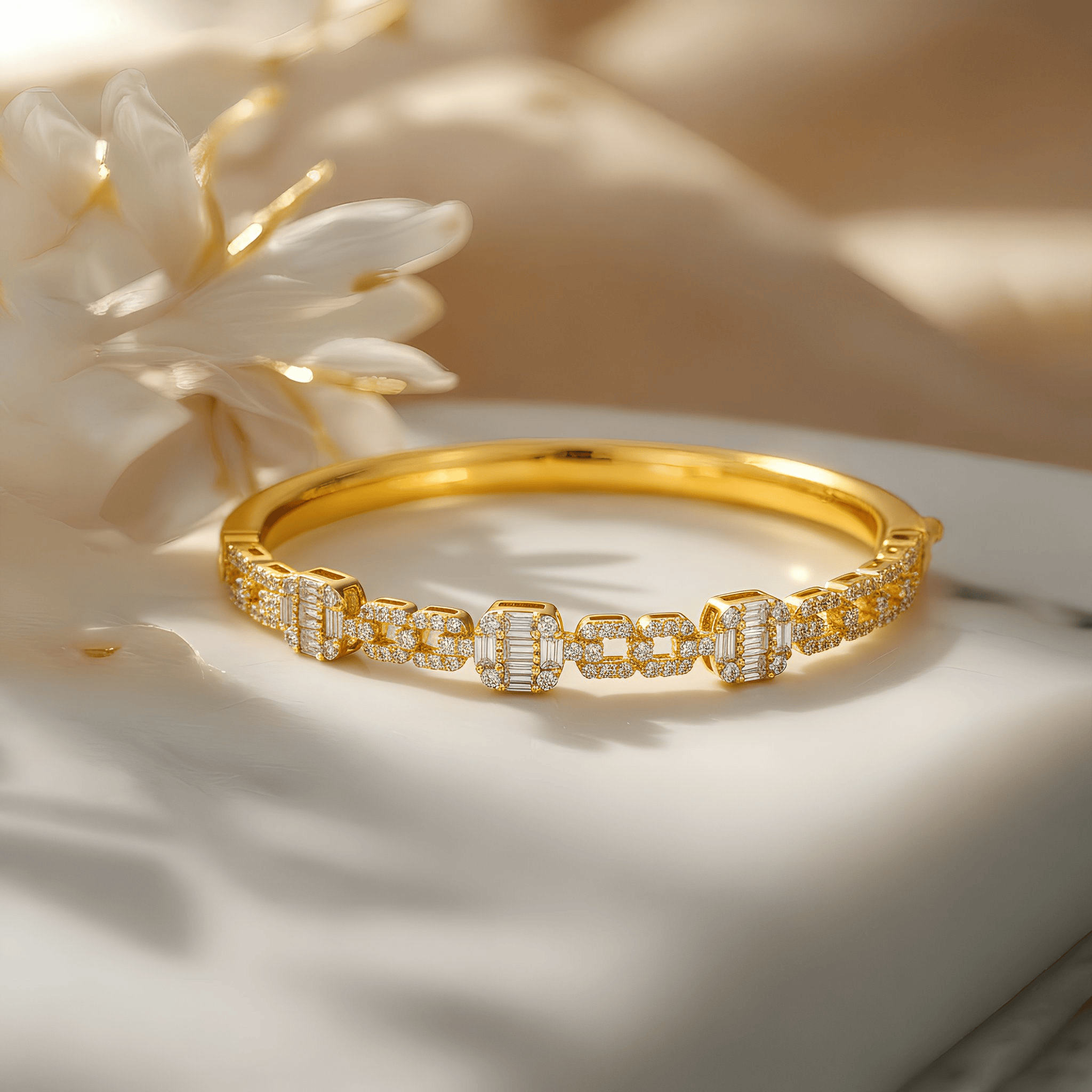 Mataari Bracelet Minimalist Gold Plated Cuban Link Cubic Zirconia Bracelet