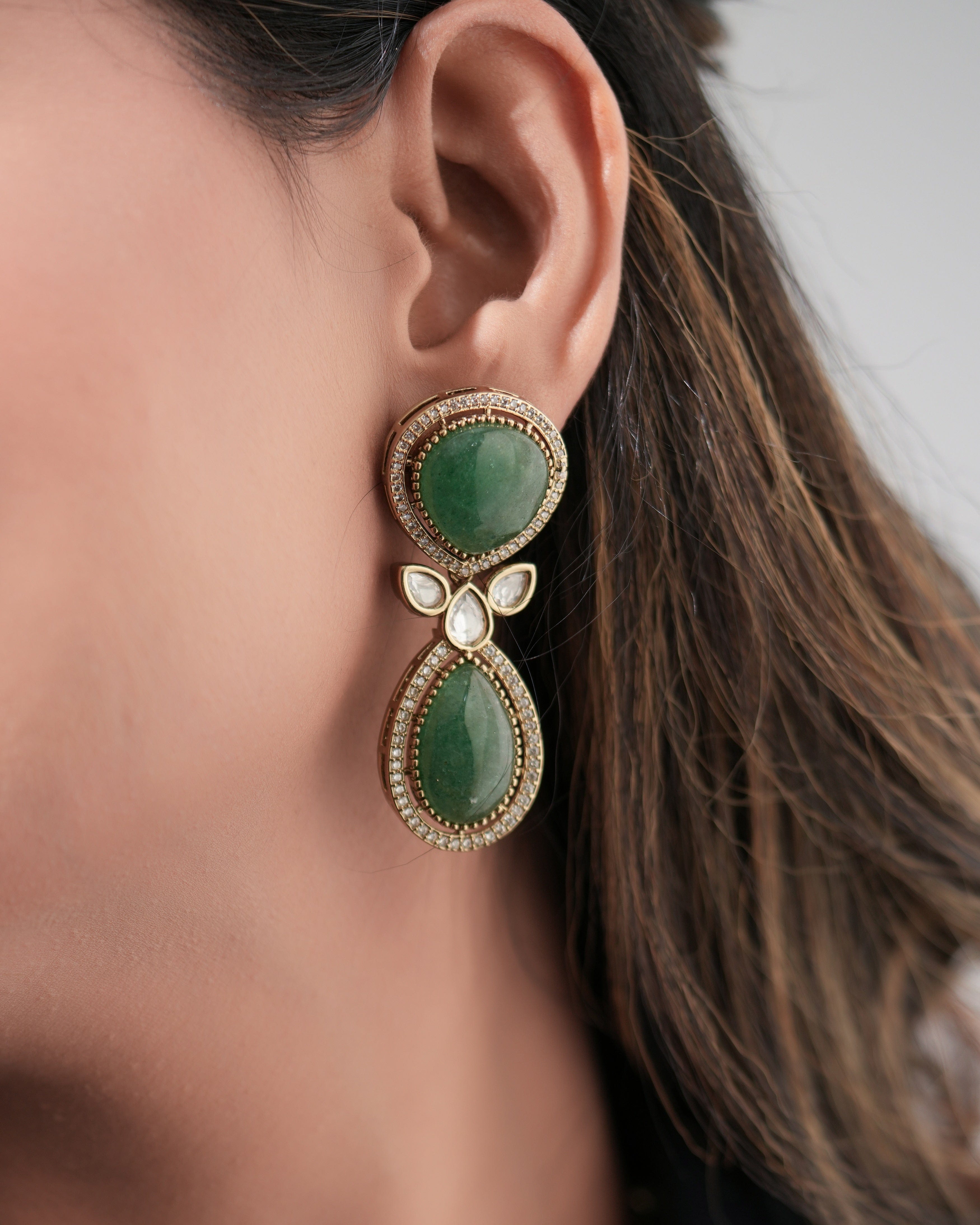 Mataari Elegant Jade‑Green Natural Stone  & Clear Triangle Uncut moissanite Necklace & Earring Set