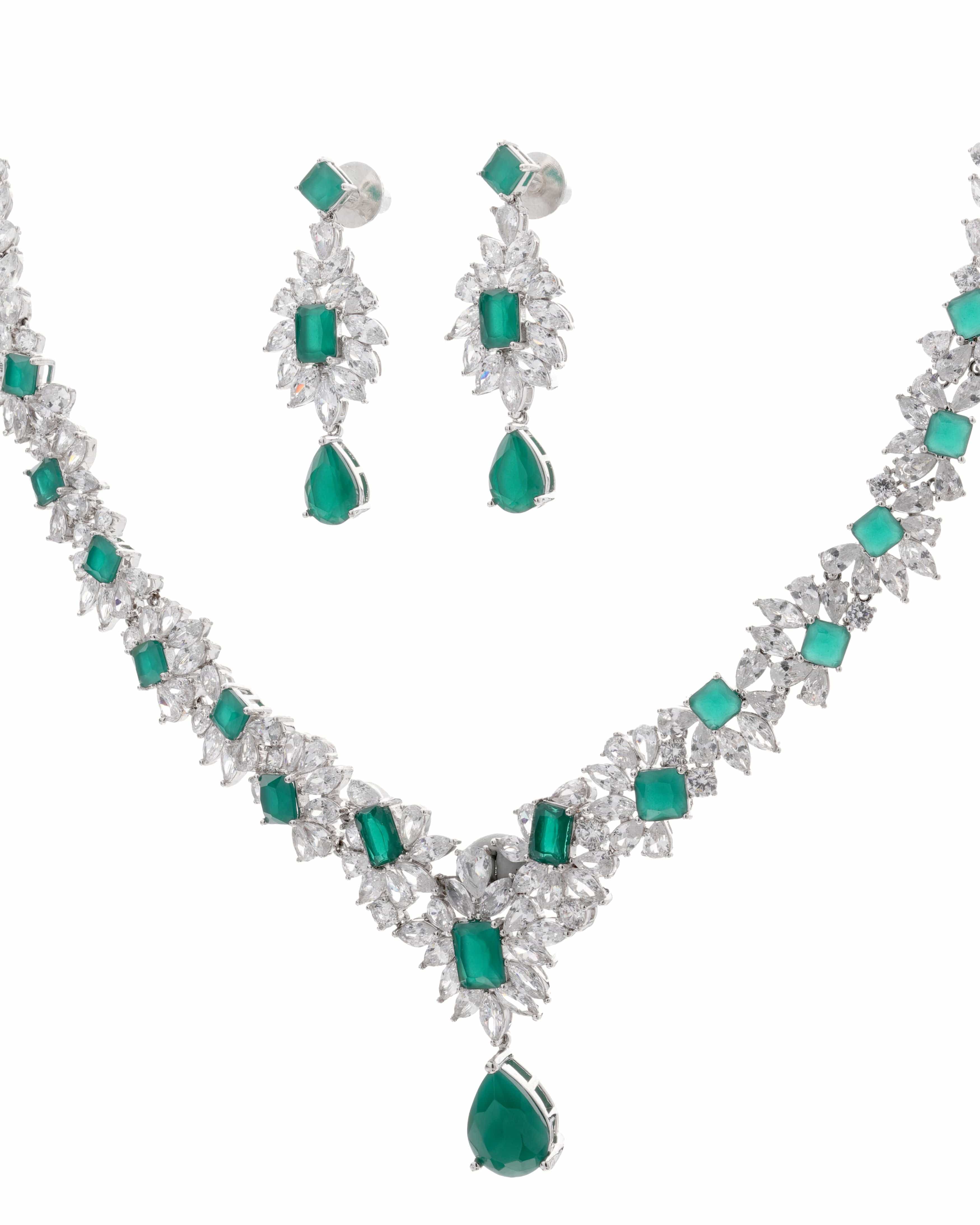 Mataari Necklaces Emerald Princess Cut Halo Necklace & Earrings Set | Emerald Natural Stone + Swarovski Elements + CZ | Rhodium | Luxury Bridal Jewelry