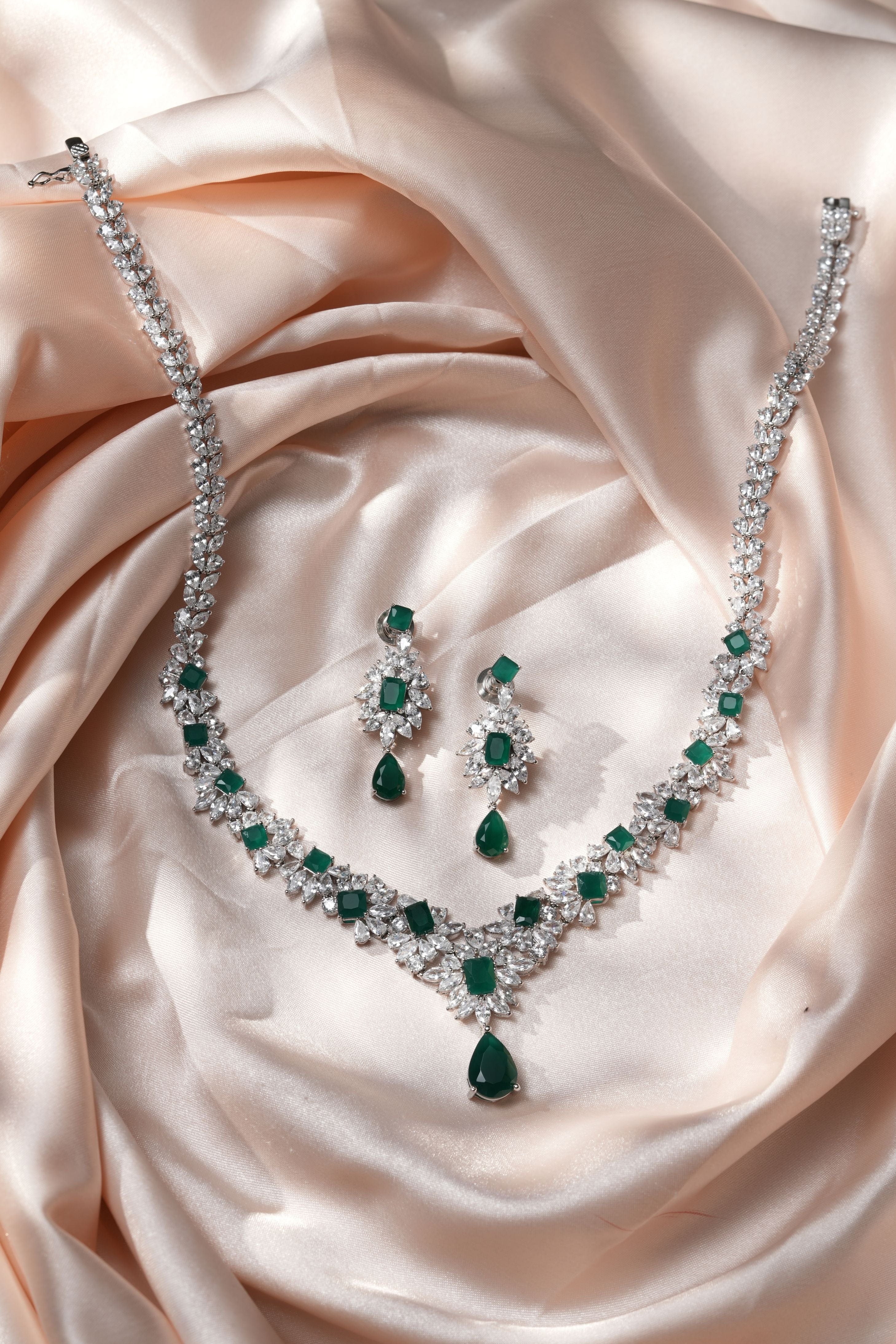 Mataari Necklaces Emerald Princess Cut Halo Necklace & Earrings Set | Emerald Natural Stone + Swarovski Elements + CZ | Rhodium | Luxury Bridal Jewelry