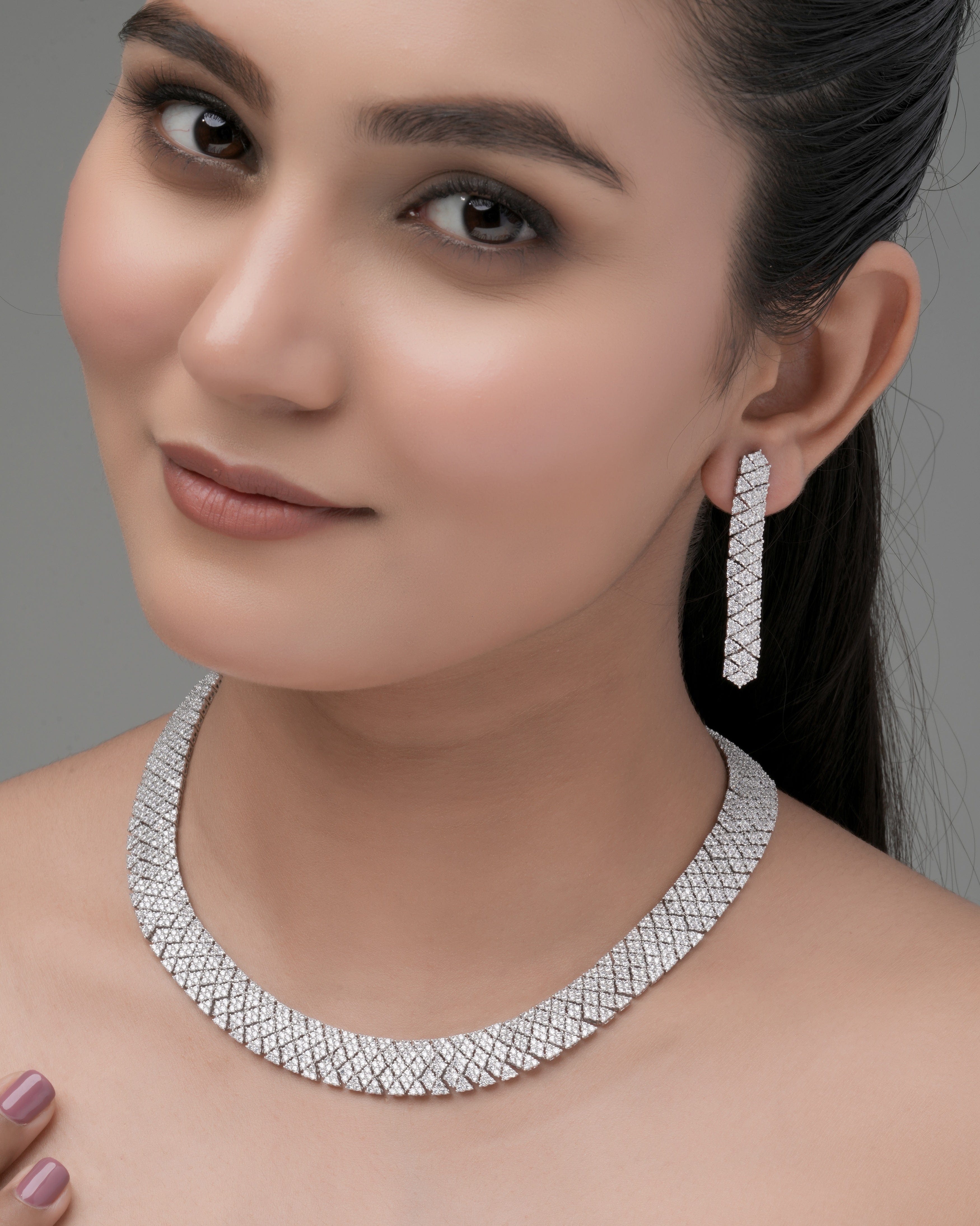 Mataari Necklaces Glacier Diamond Mesh Choker Set – Statement Elegance