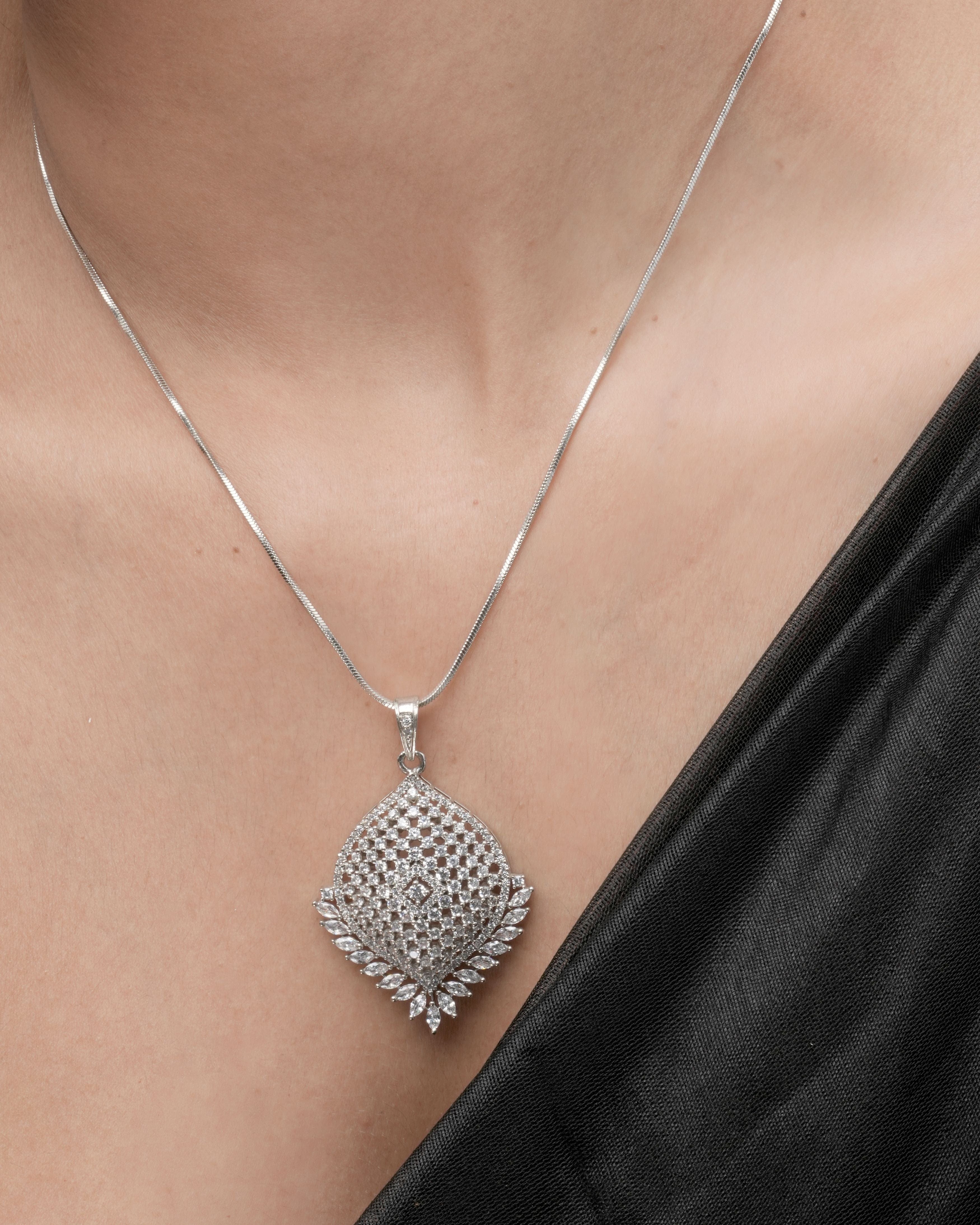 Mataari Pendant Crystal Radiant Mesh Pendant