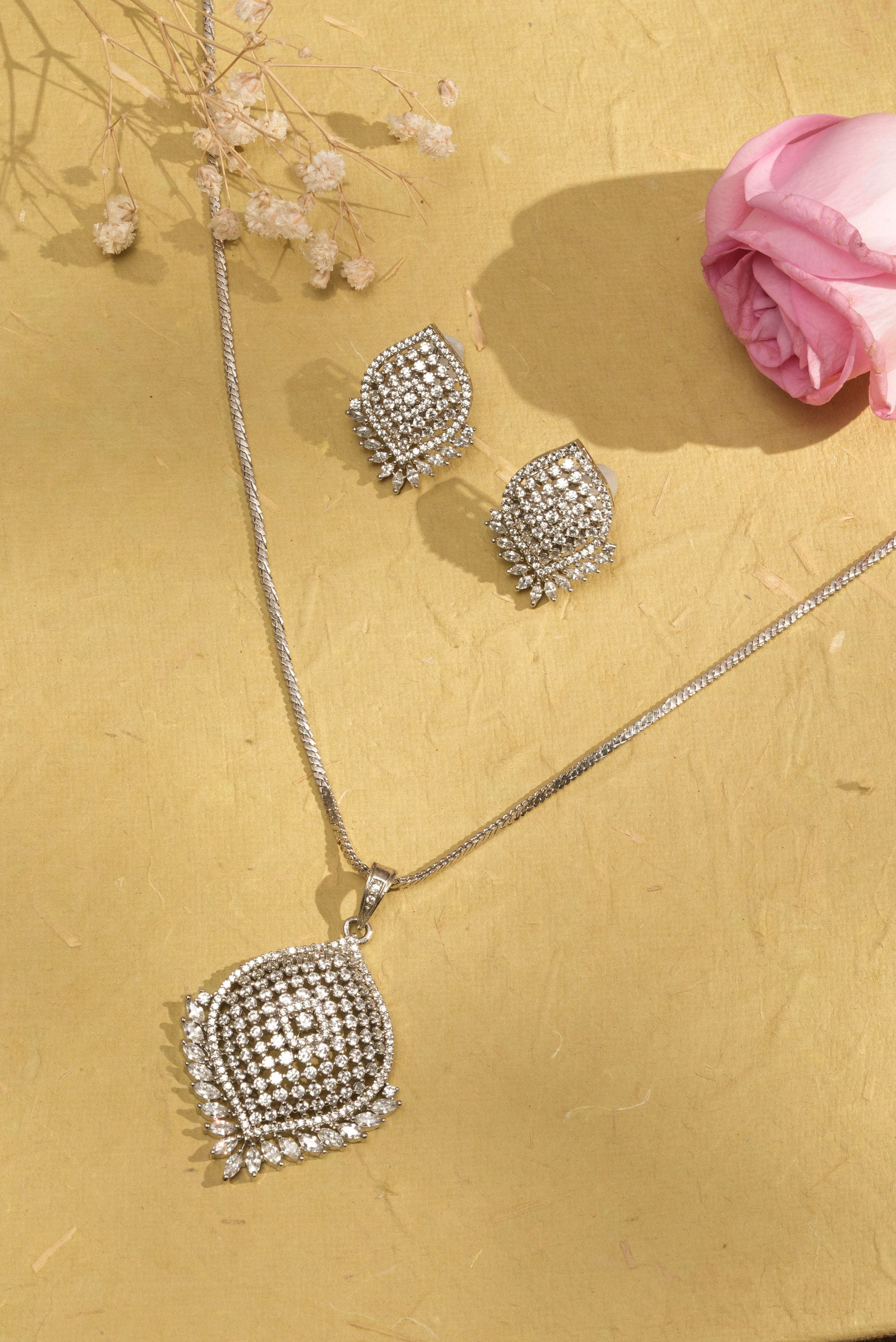 Mataari Pendant Crystal Radiant Mesh Pendant