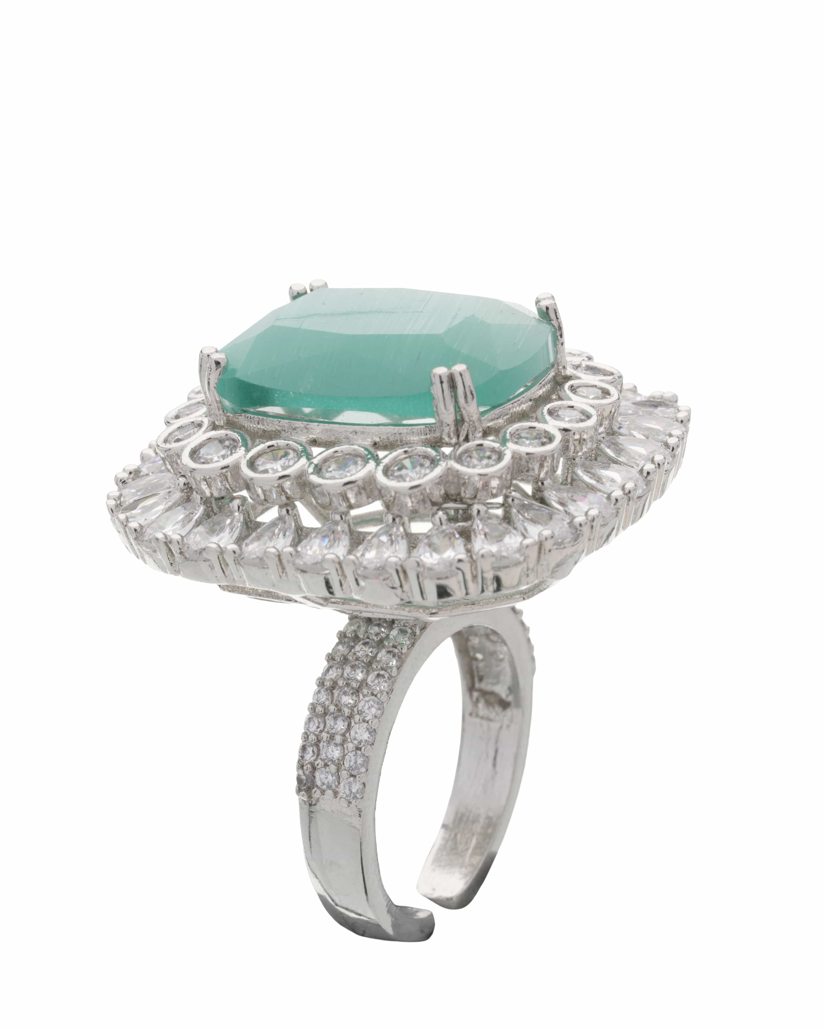 Mataari Ring Emerald Halo Luxe Ring