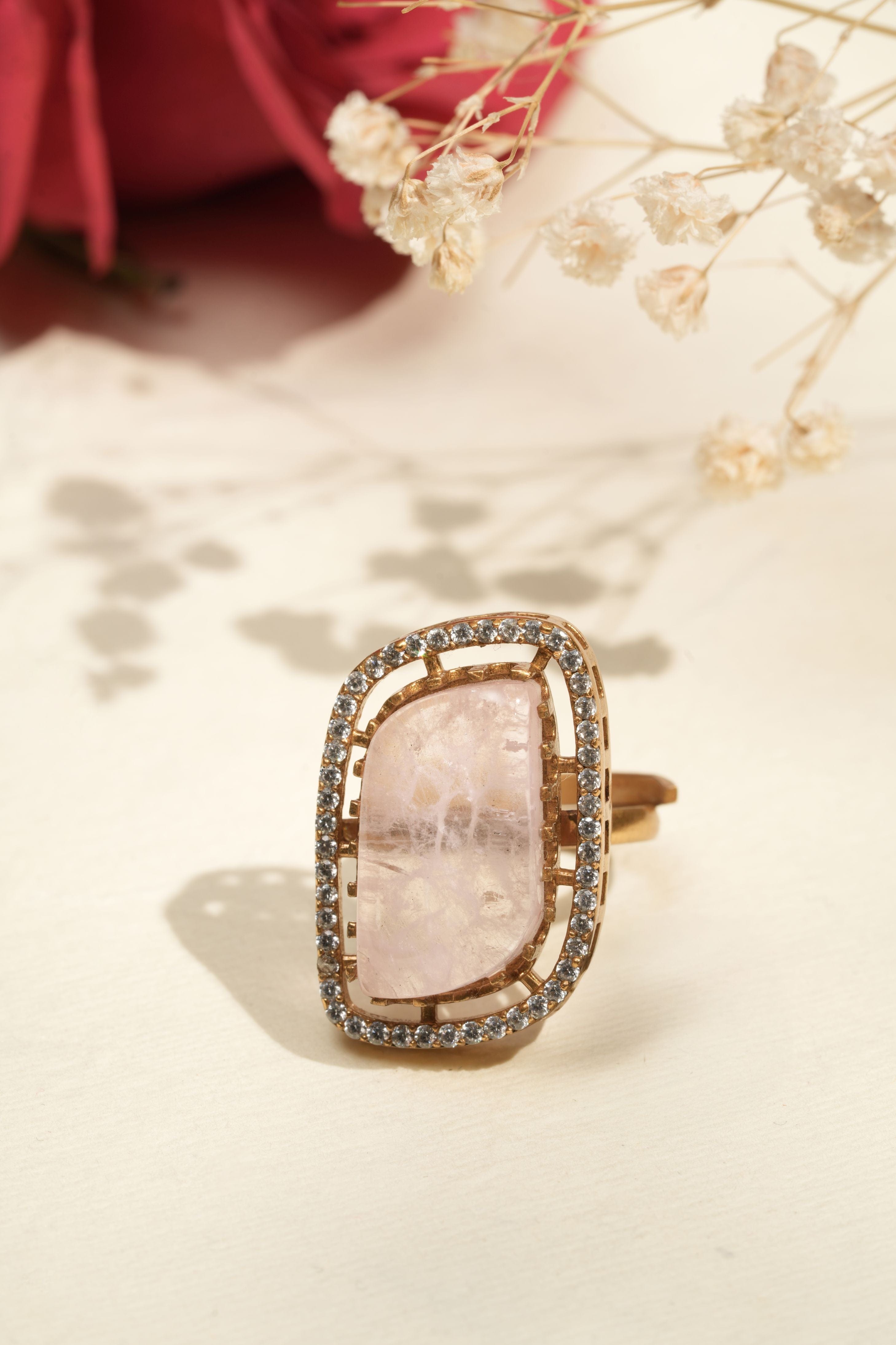Mataari Ring Regal Radiance: Emerald Majesty Gold Ring