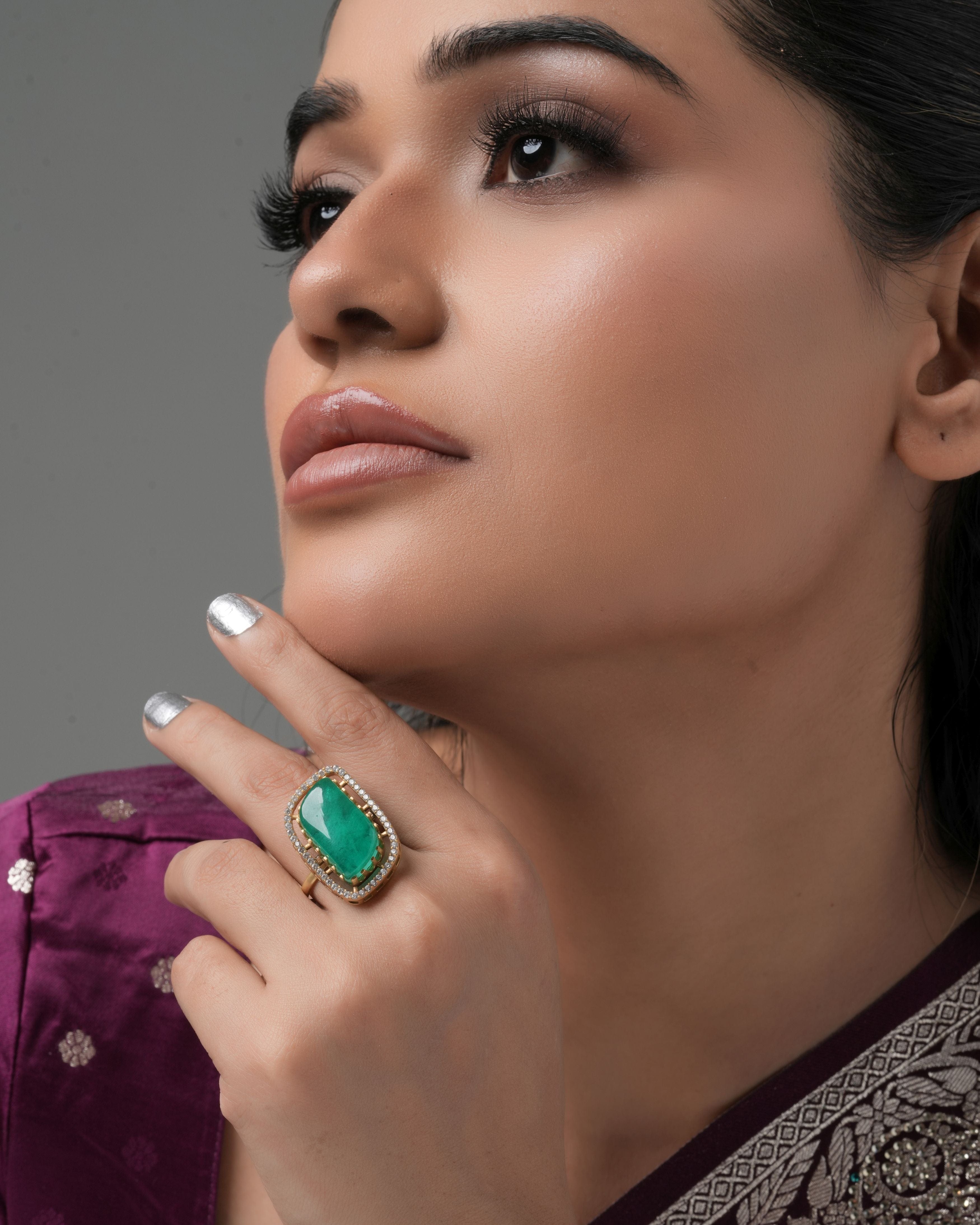 Mataari Ring Regal Radiance: Emerald Majesty Gold Ring