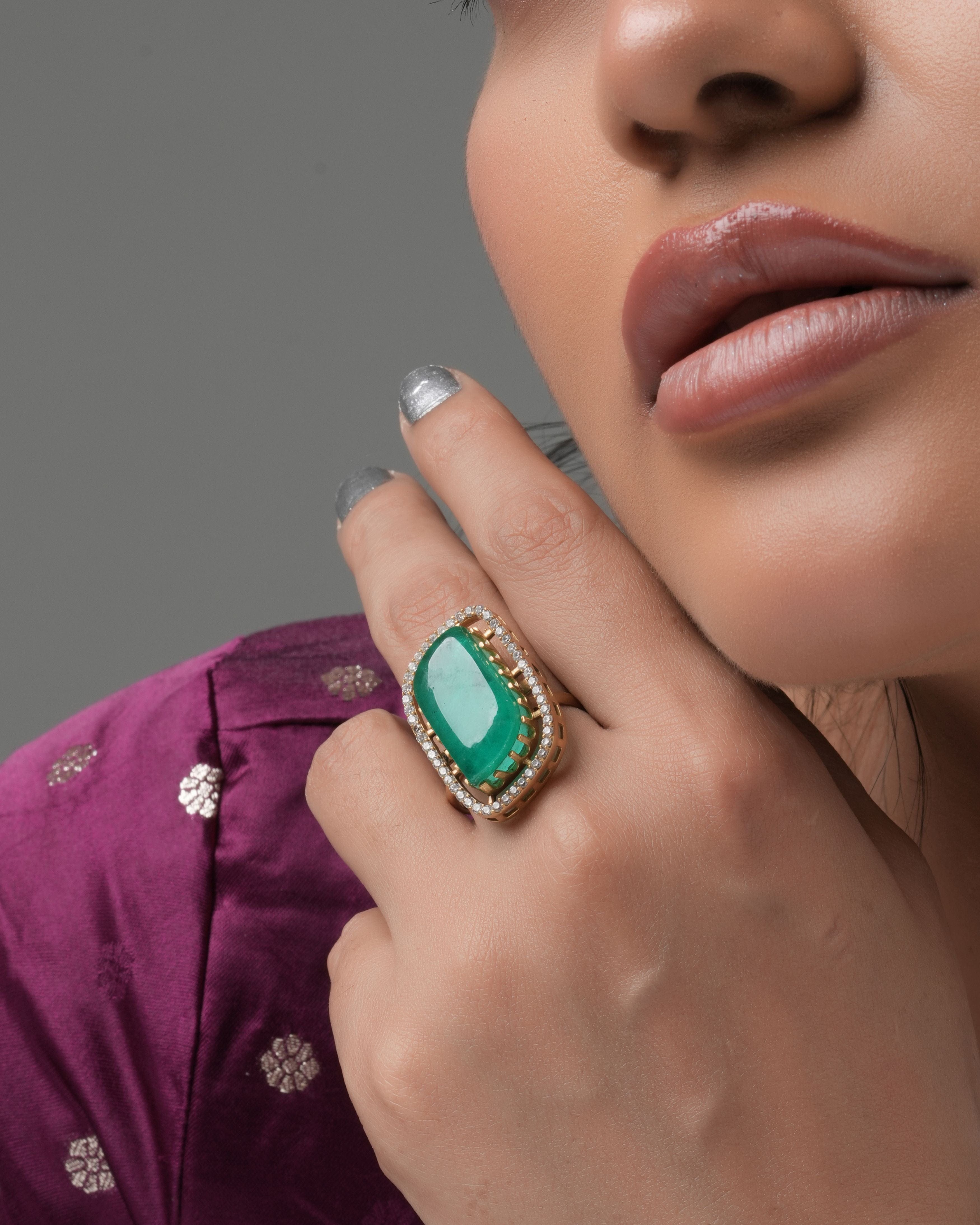 Mataari Ring Regal Radiance: Emerald Majesty Gold Ring