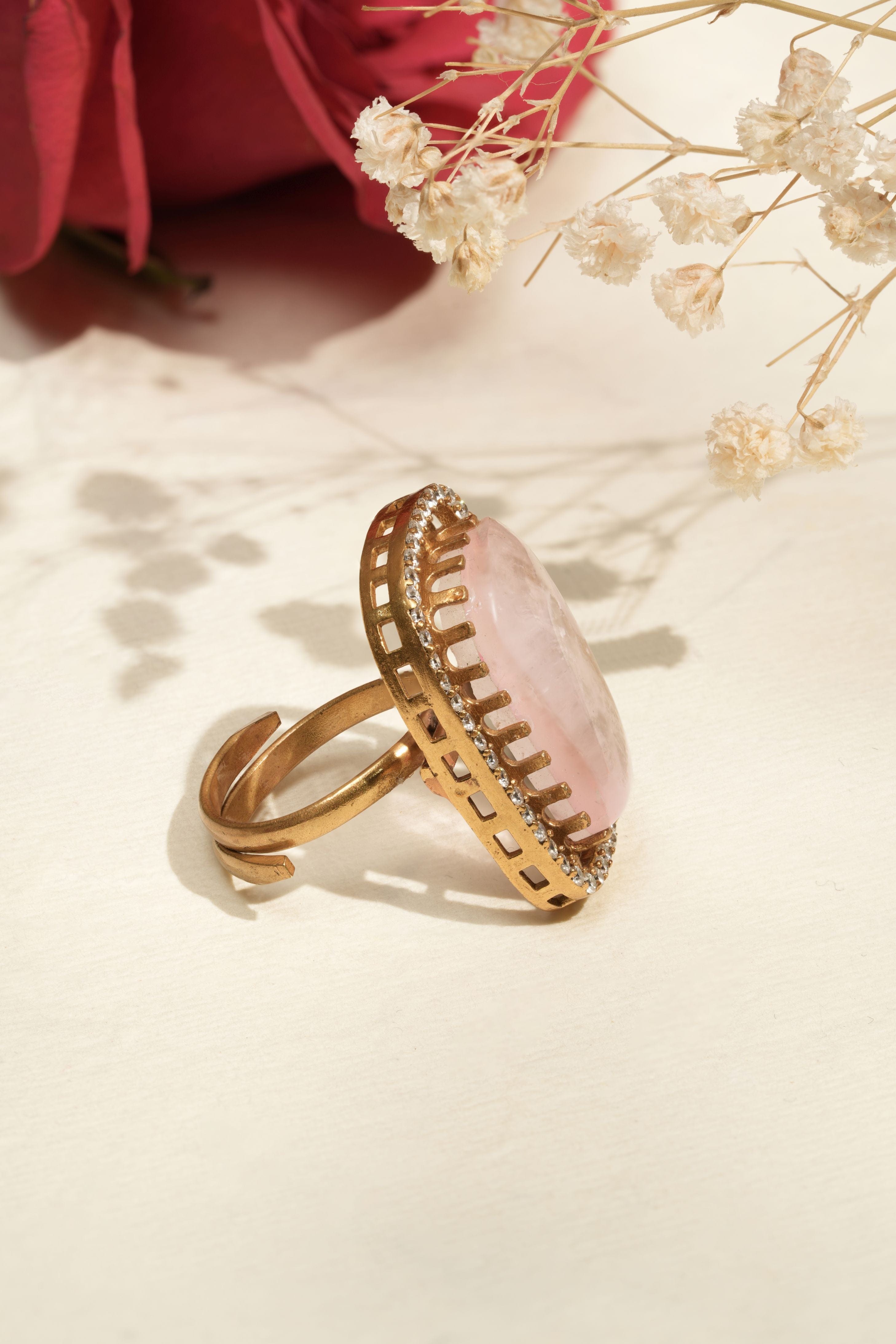 Mataari Ring Regal Radiance: Emerald Majesty Gold Ring