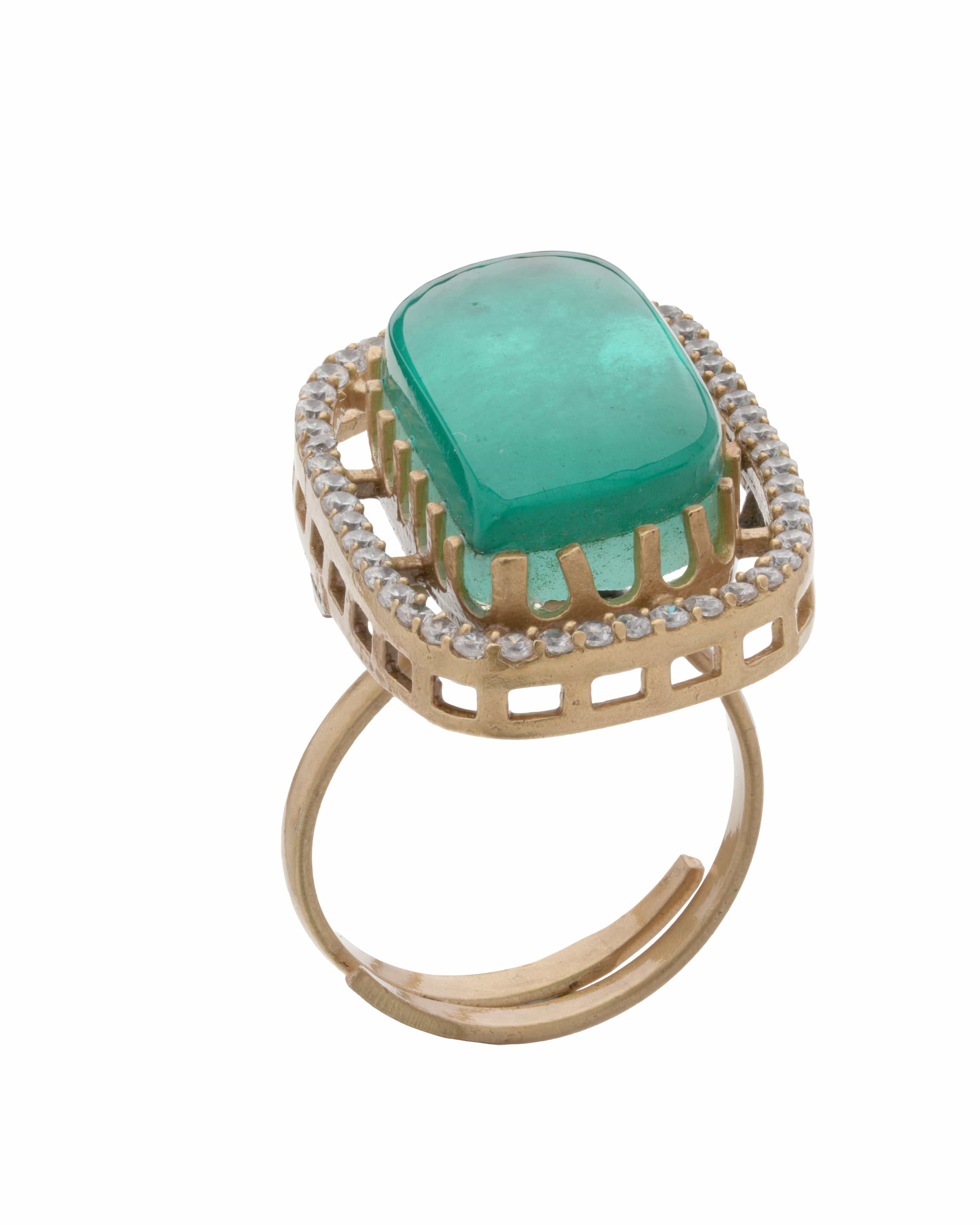 Mataari Ring Regal Radiance: Emerald Majesty Gold Ring