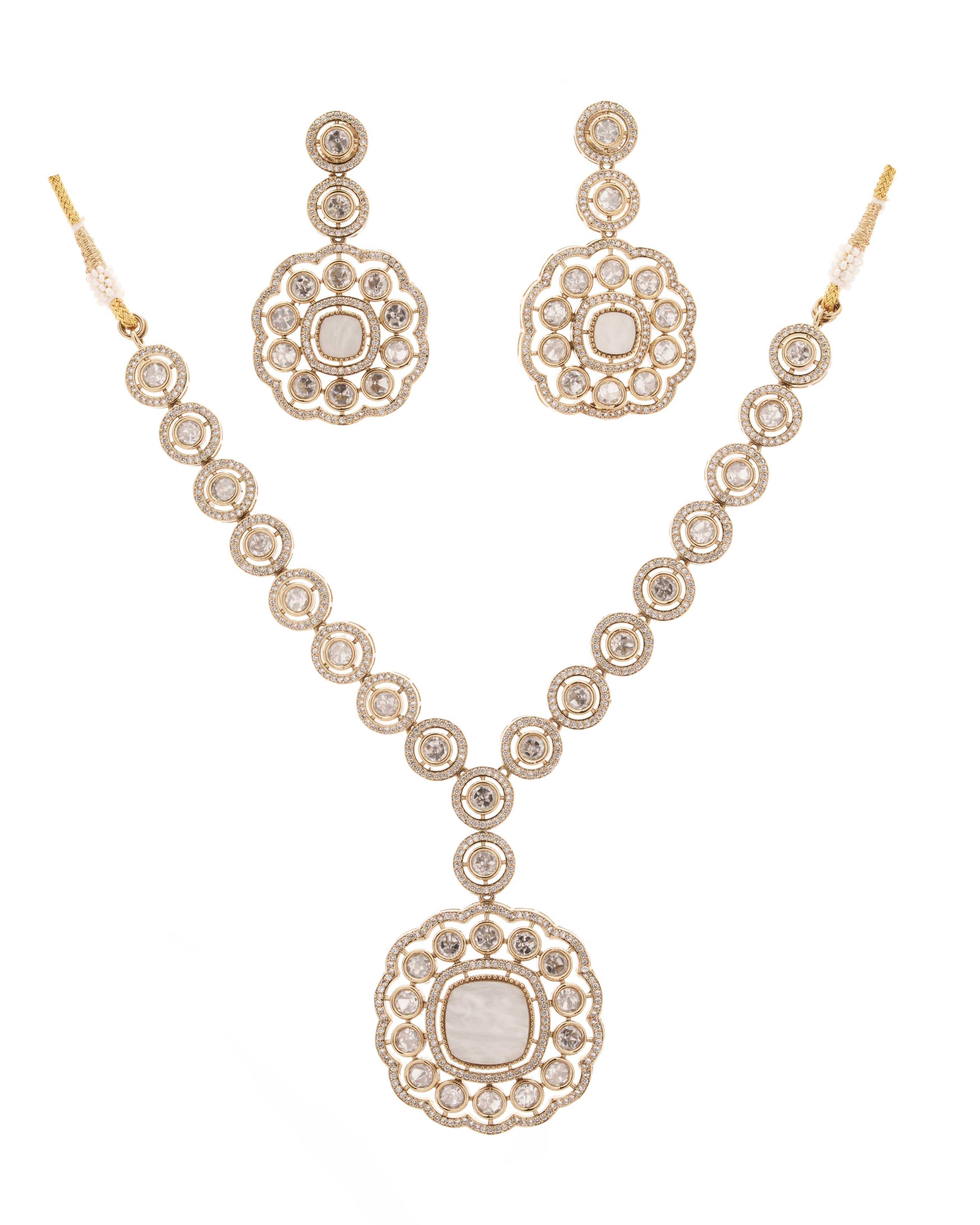 Mataari Royal Moon – White Pendant Kundan Necklace