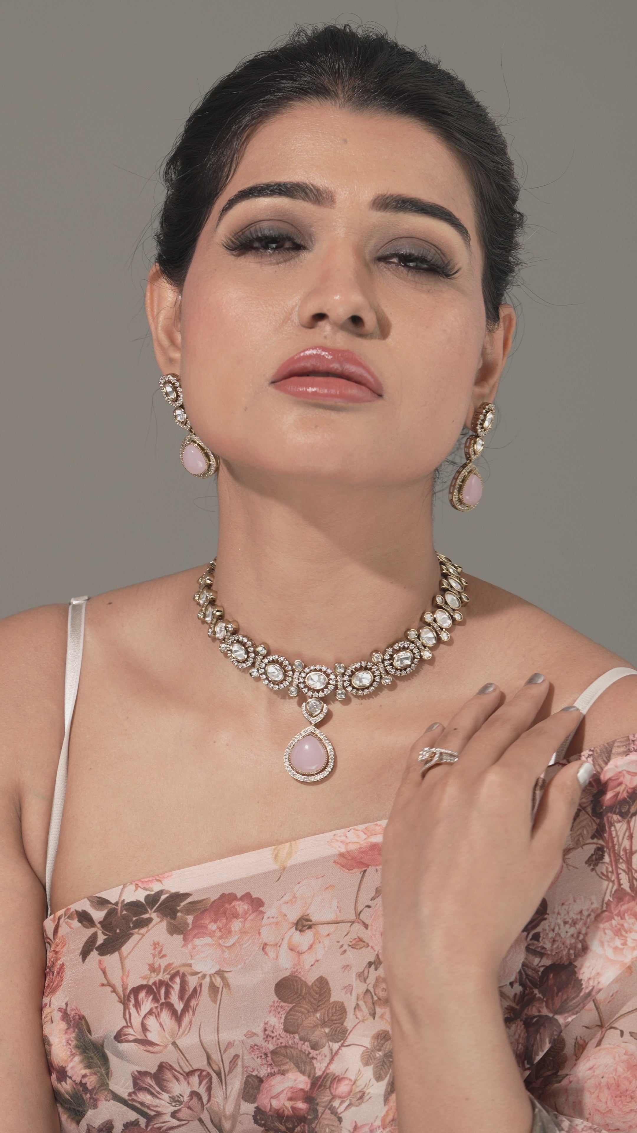Kundan Choker Necklace with Green Moissanie Pendant