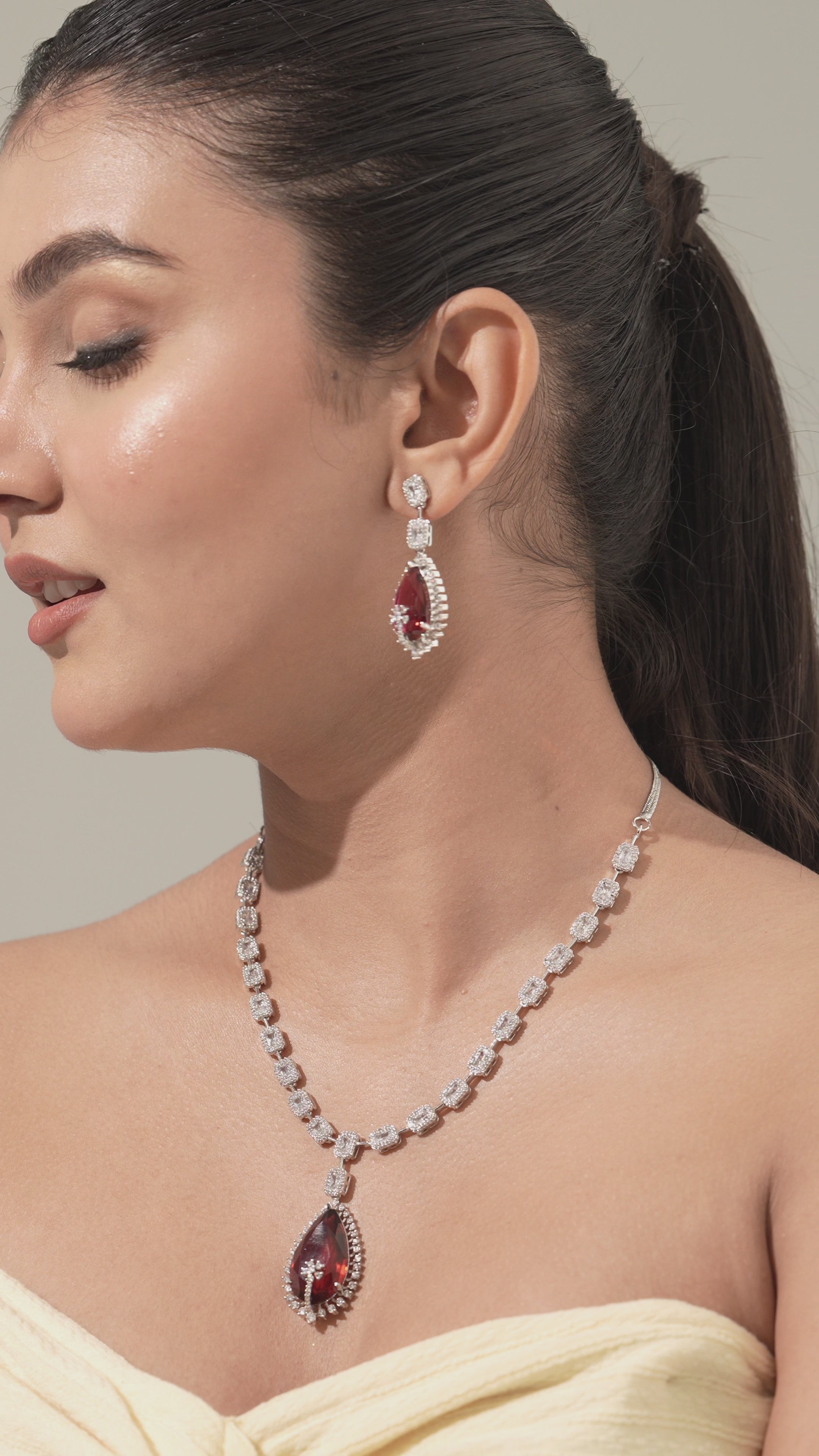 Elegant Green Teardrop Necklace & Earrings Set – Crystal Studded Statement Jewelry