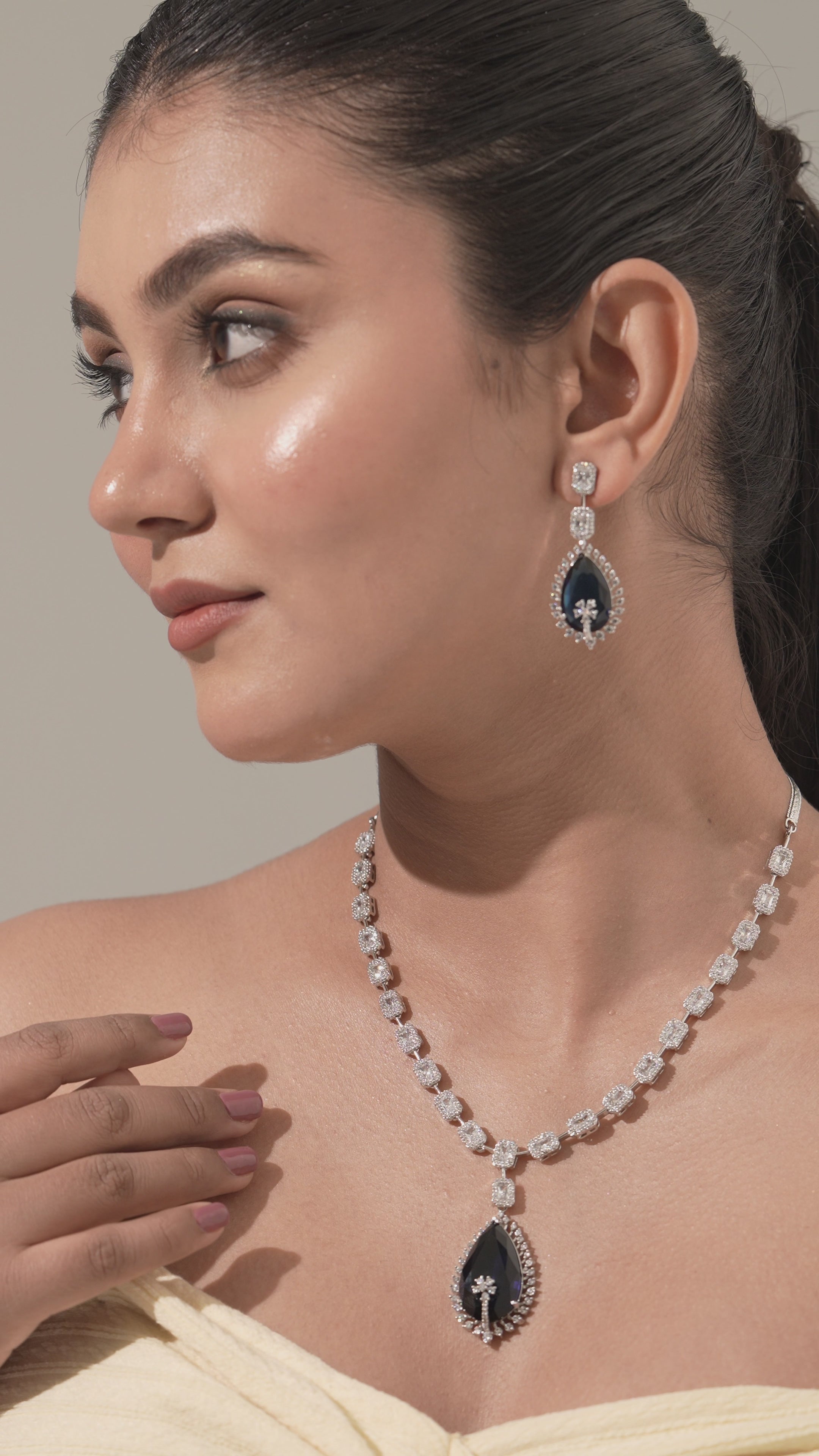 Elegant Green Teardrop Necklace & Earrings Set – Crystal Studded Statement Jewelry