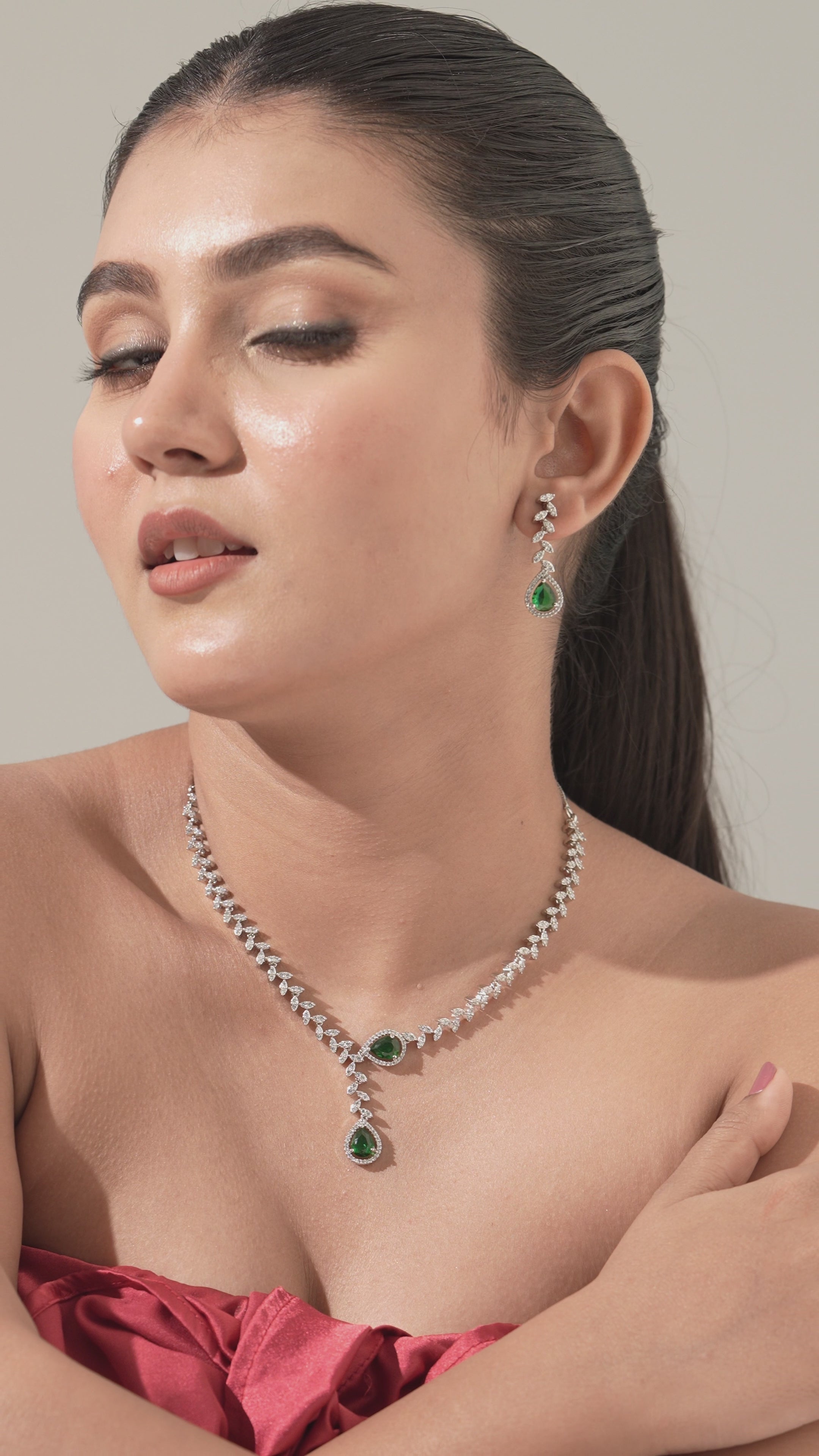 Emerald Teardrop Shine Necklace & Earrings Set