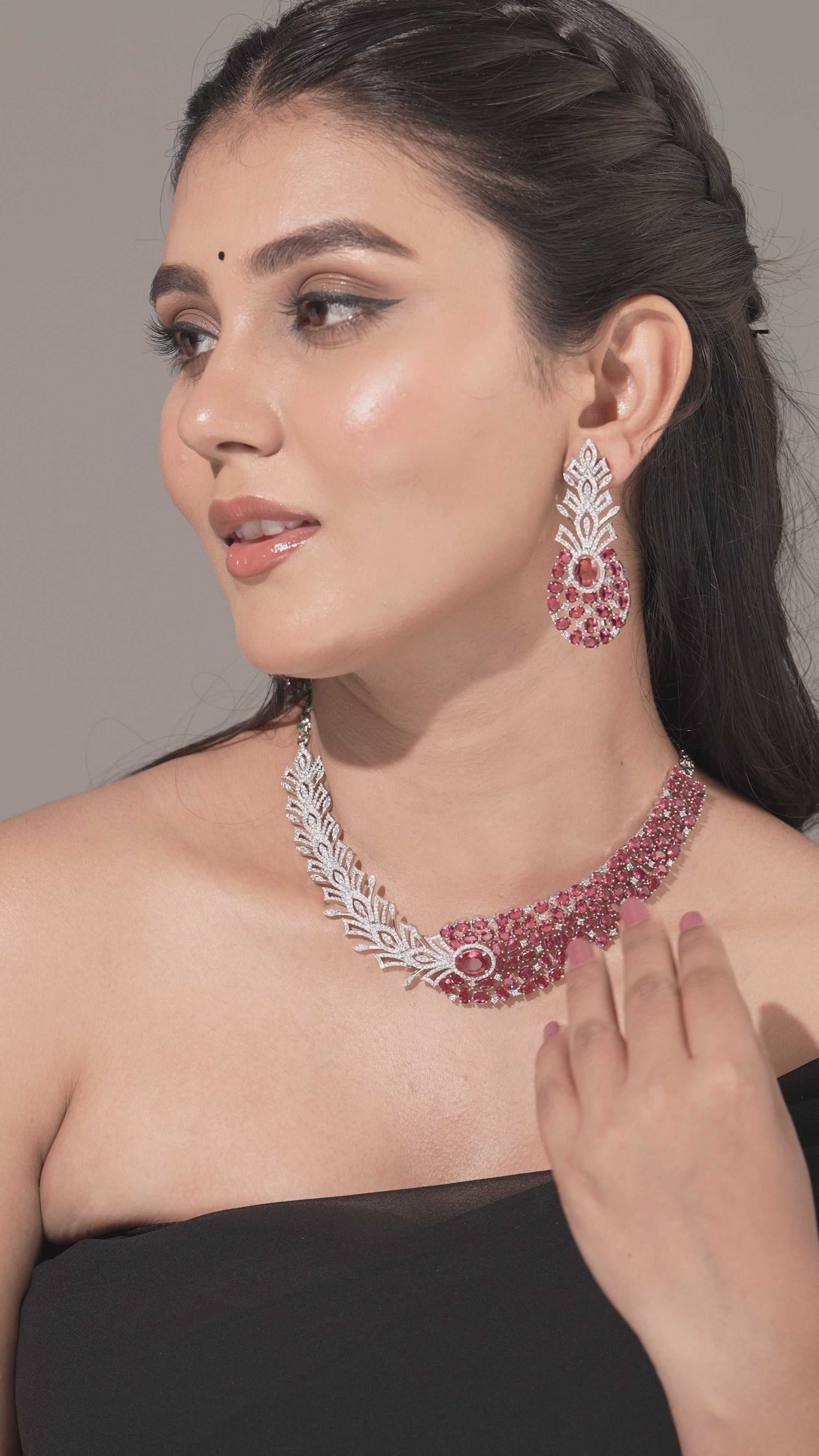 Crimson Cascade Crystal Collar – Silver Leaf Detail Choker
