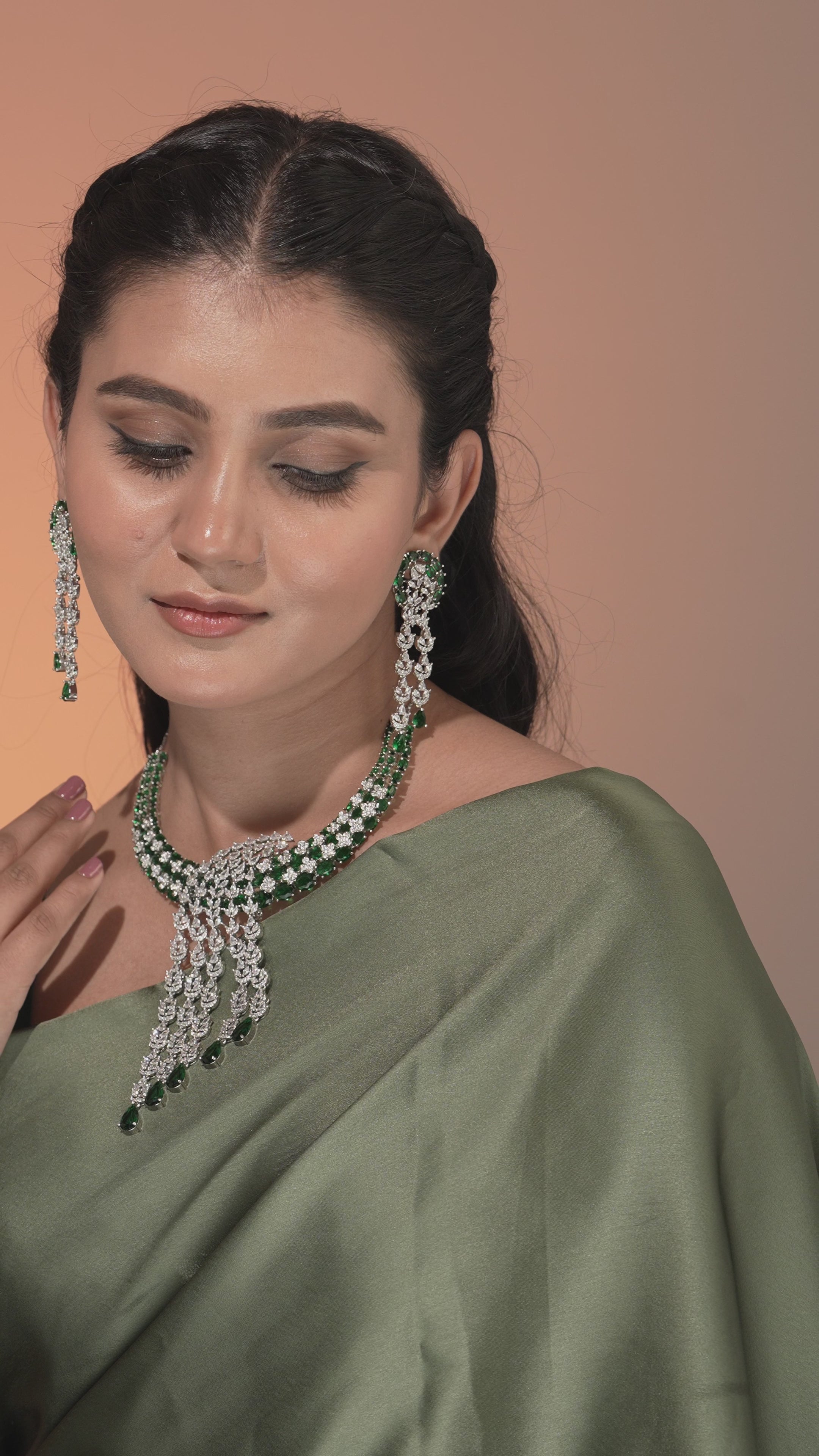 Emerald Radiance Luxury Statement Necklace